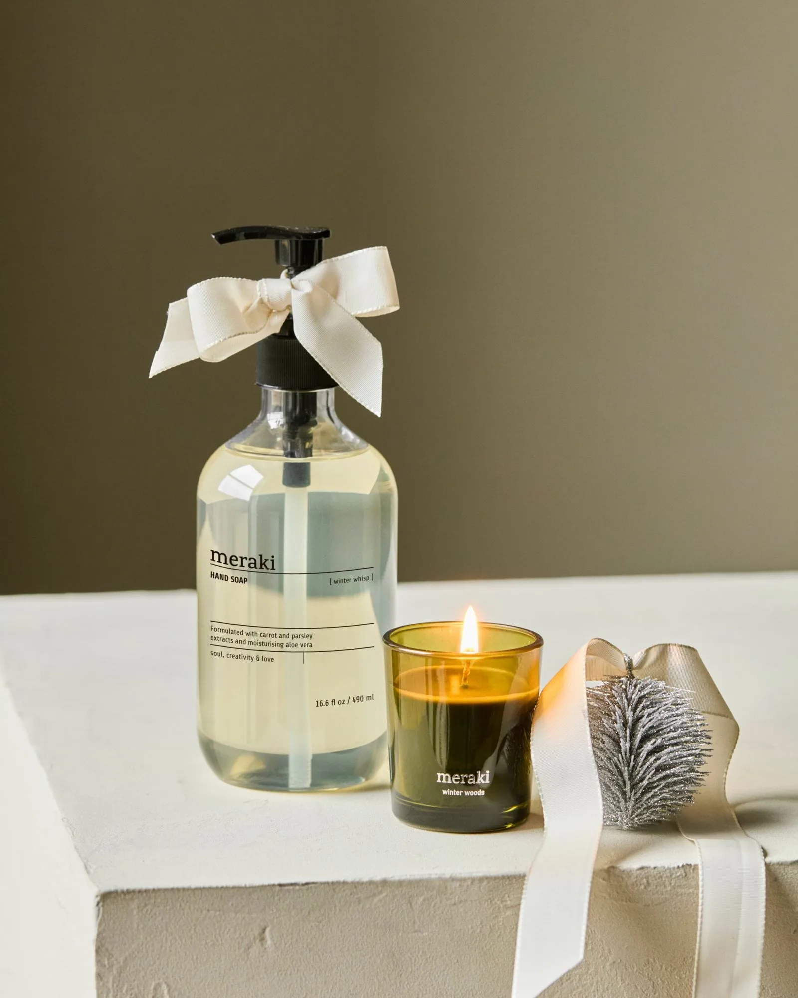 Coffret-cadeau Meraki savon pour les mains et bougie parfumée, Winter whisp, winter woods Meraki