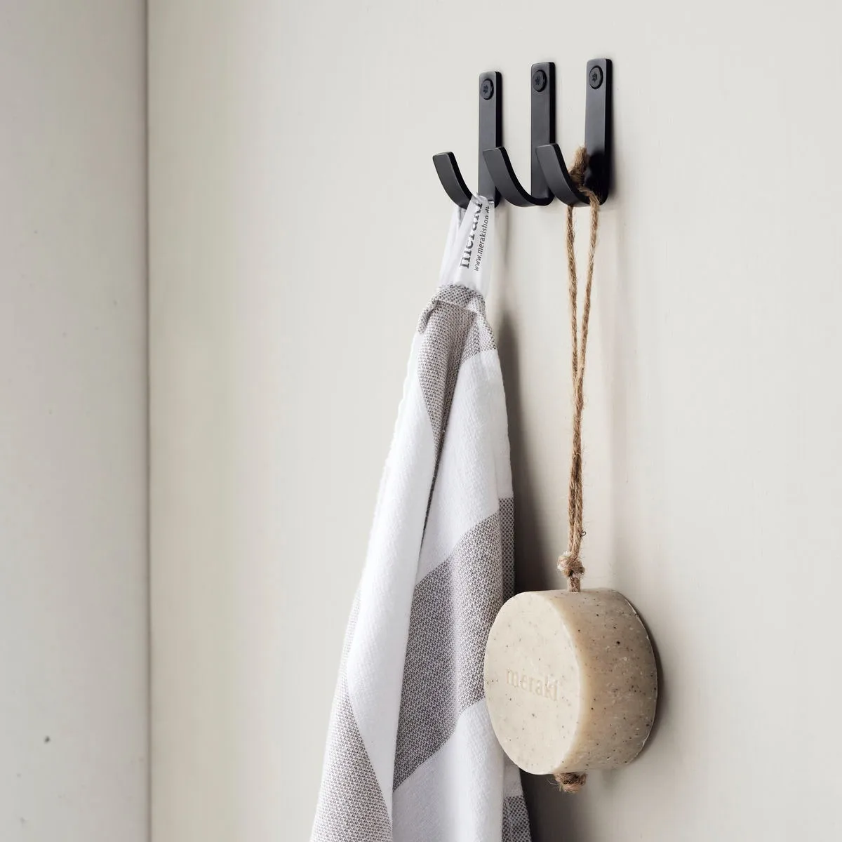 Crochets Thapsus, lot de 3, Finition noire brossée Meraki