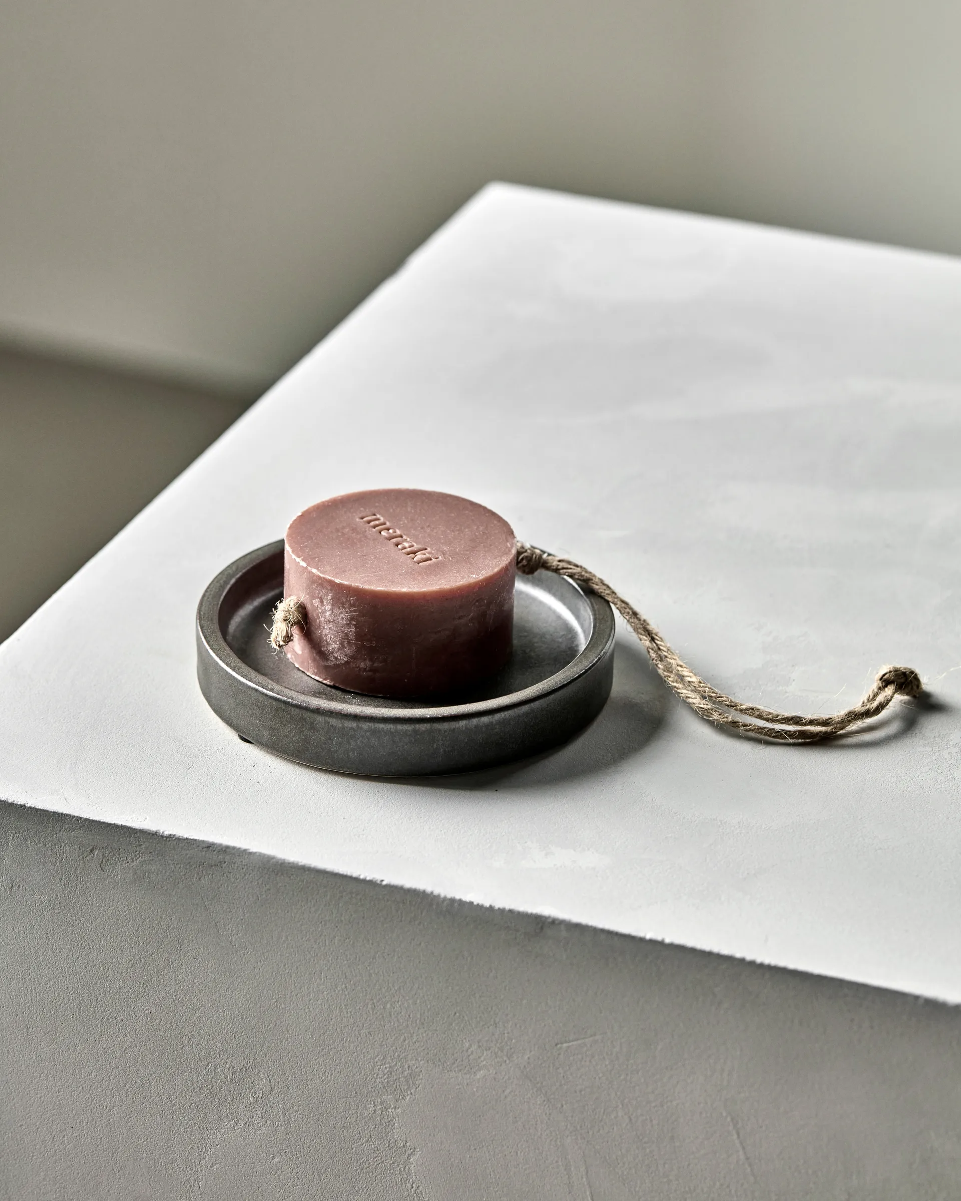 Porte-savon Datura Ø12,5 cm, Gris foncé Meraki