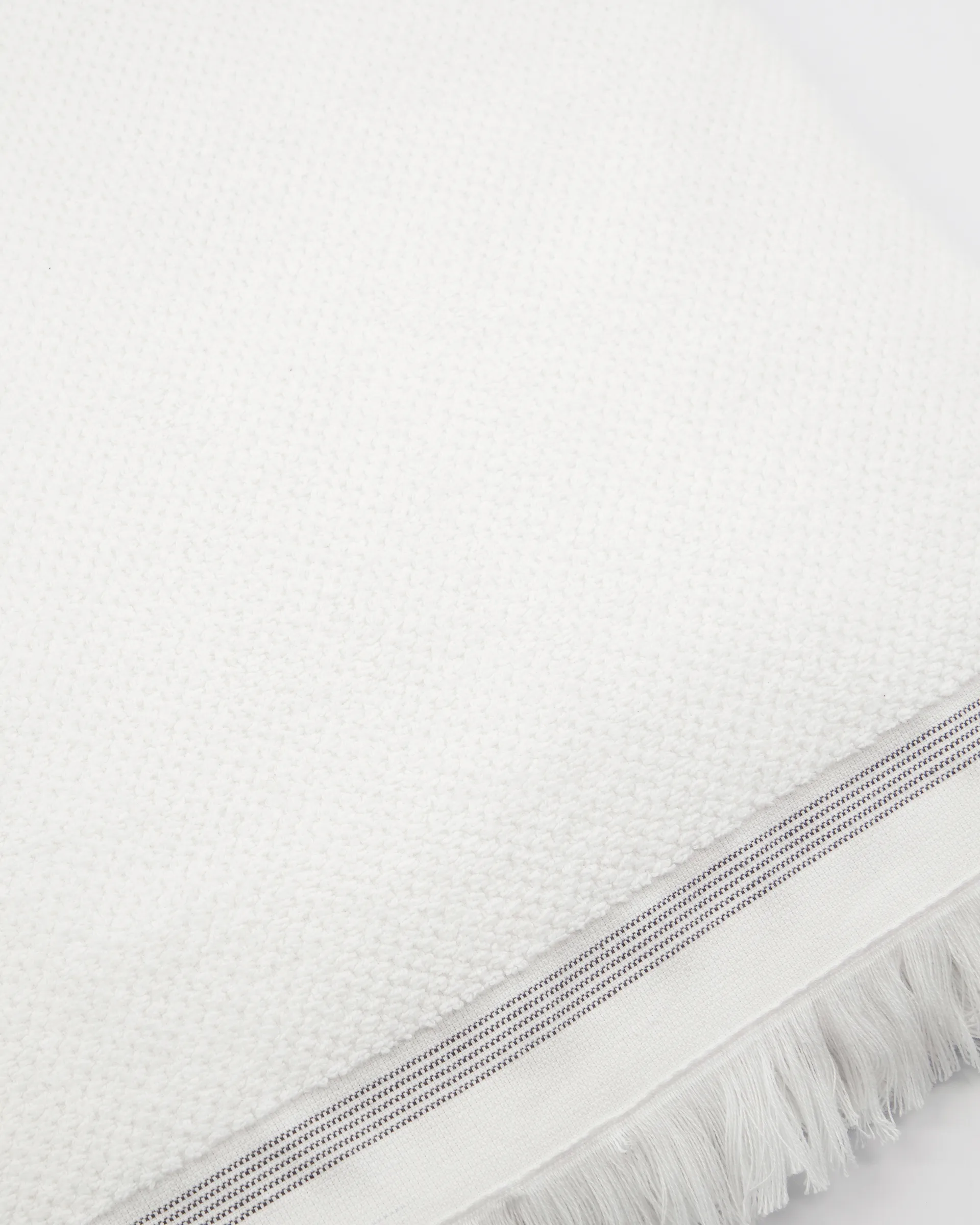 Serviette blanches avec rayures grises Meraki, 100x180 cm Meraki