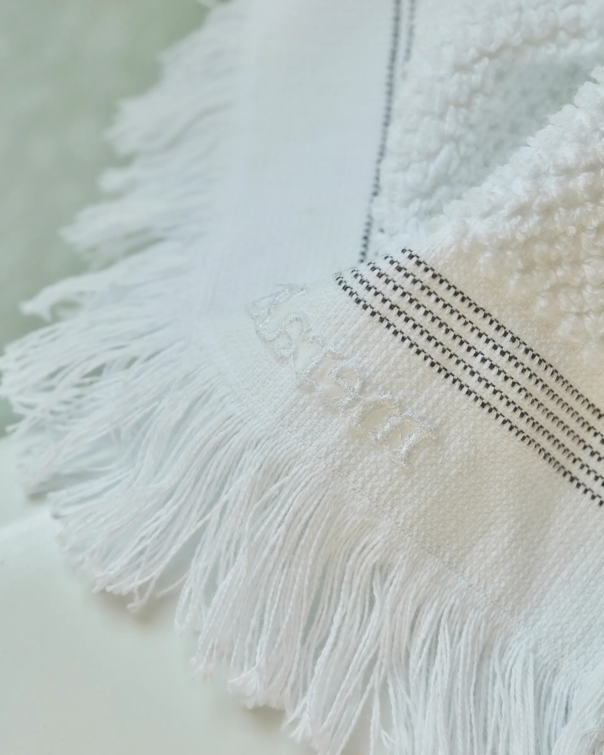 Serviette blanches avec rayures grises Meraki, 100x180 cm Meraki