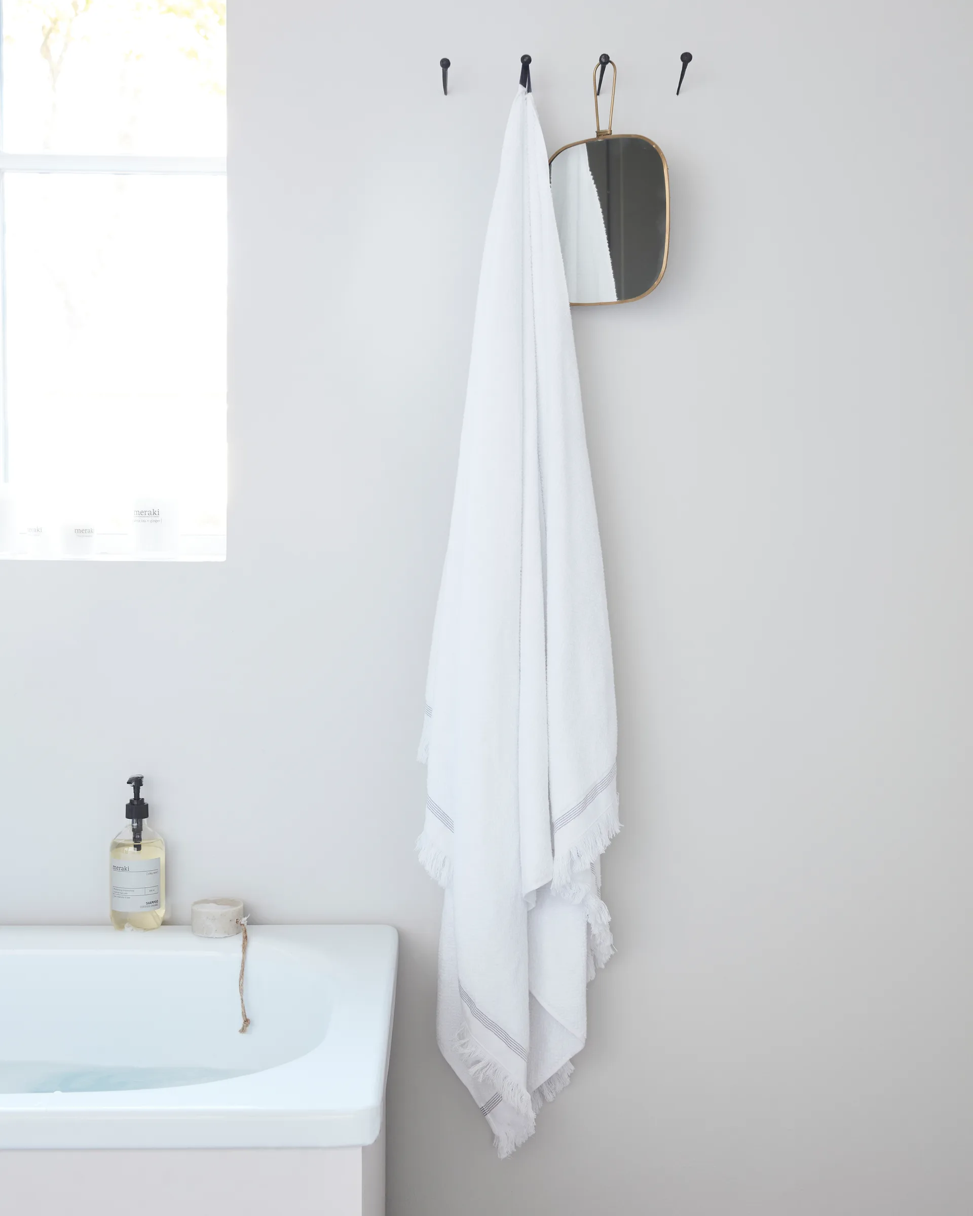 Serviette blanches avec rayures grises Meraki, 100x180 cm Meraki