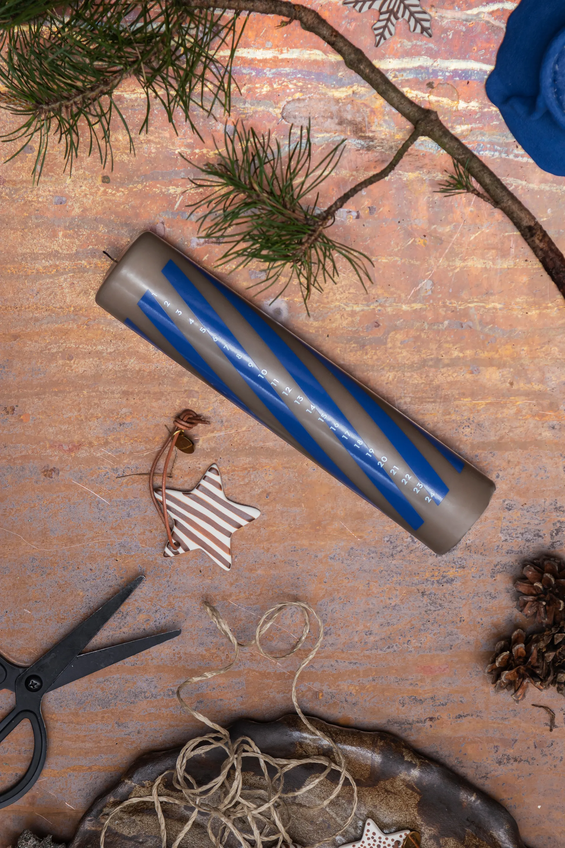 Bougie calendrier Twentyfour 25 cm, Cobalt Mette Ditmer