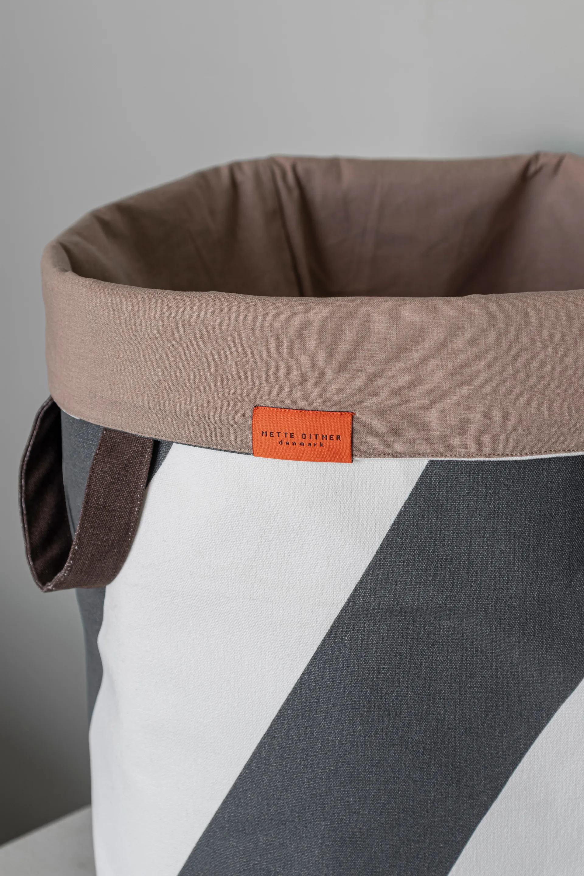 Diagonal tvättkorg Ø40x50 cm, Dark grey-off-white Mette Ditmer