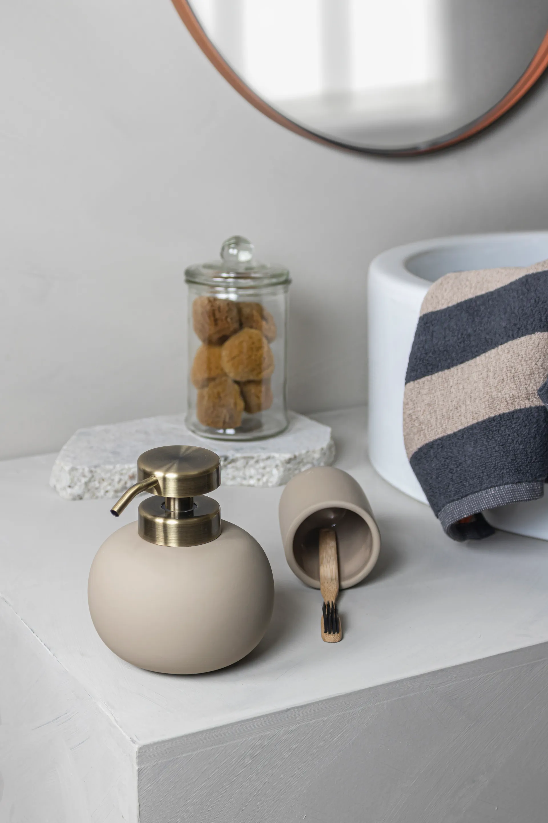 Distributeur de savon Lotus, sand (blanc cassé) Mette Ditmer