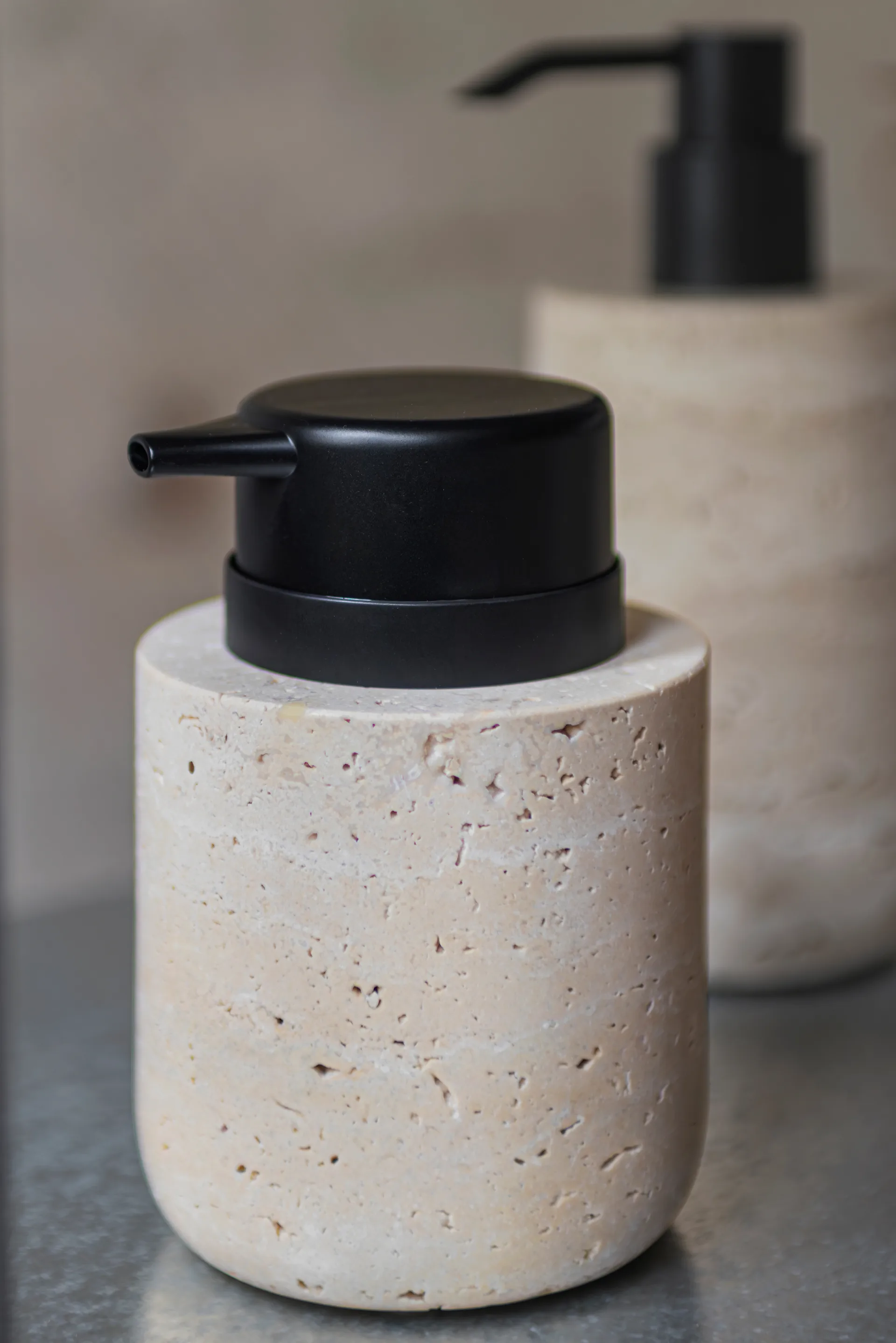 Distributeur de savon Travertine 12,5 cm, Linen Mette Ditmer