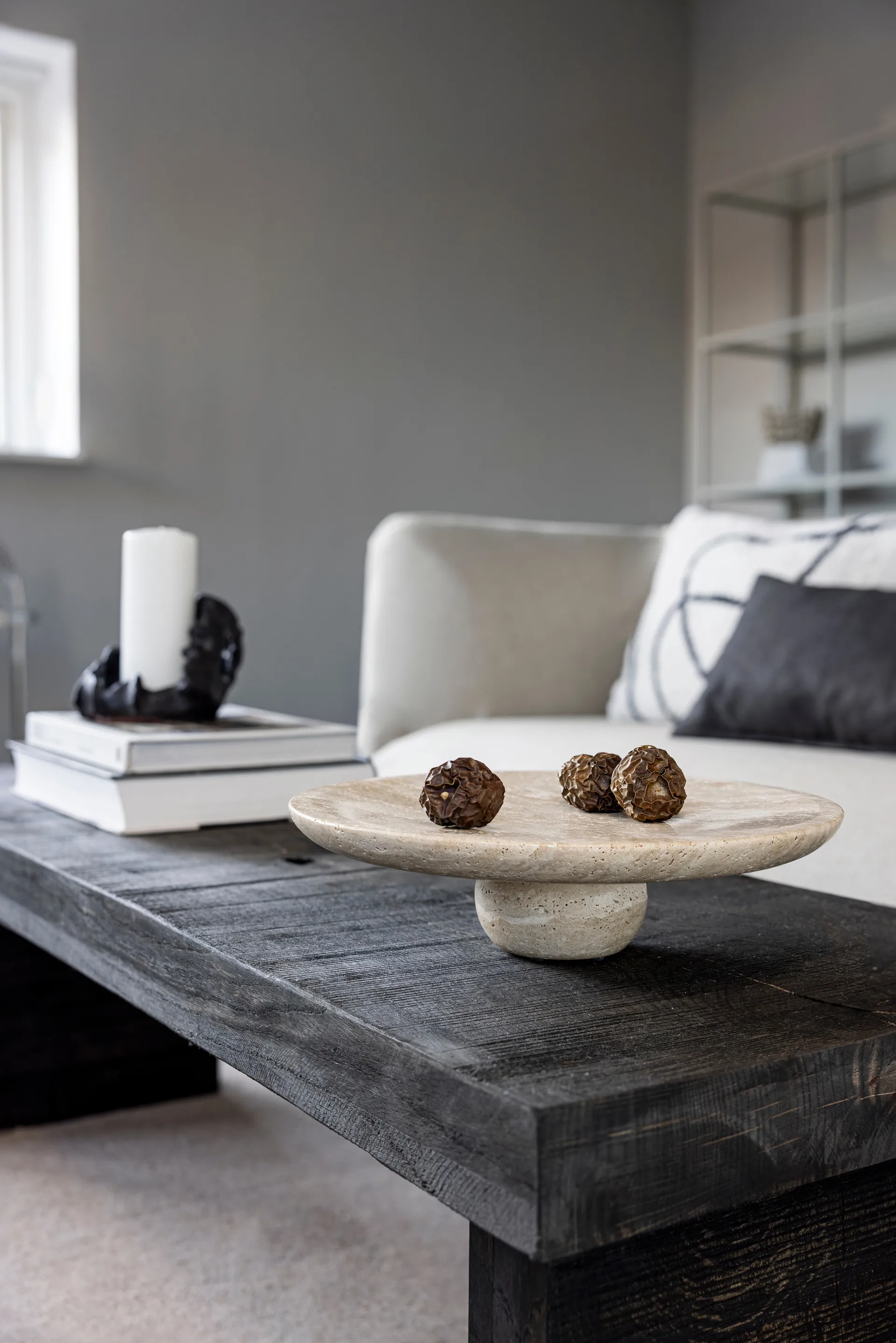 Piédestal Travertin, Linen, Ø32x8,5 cm Mette Ditmer