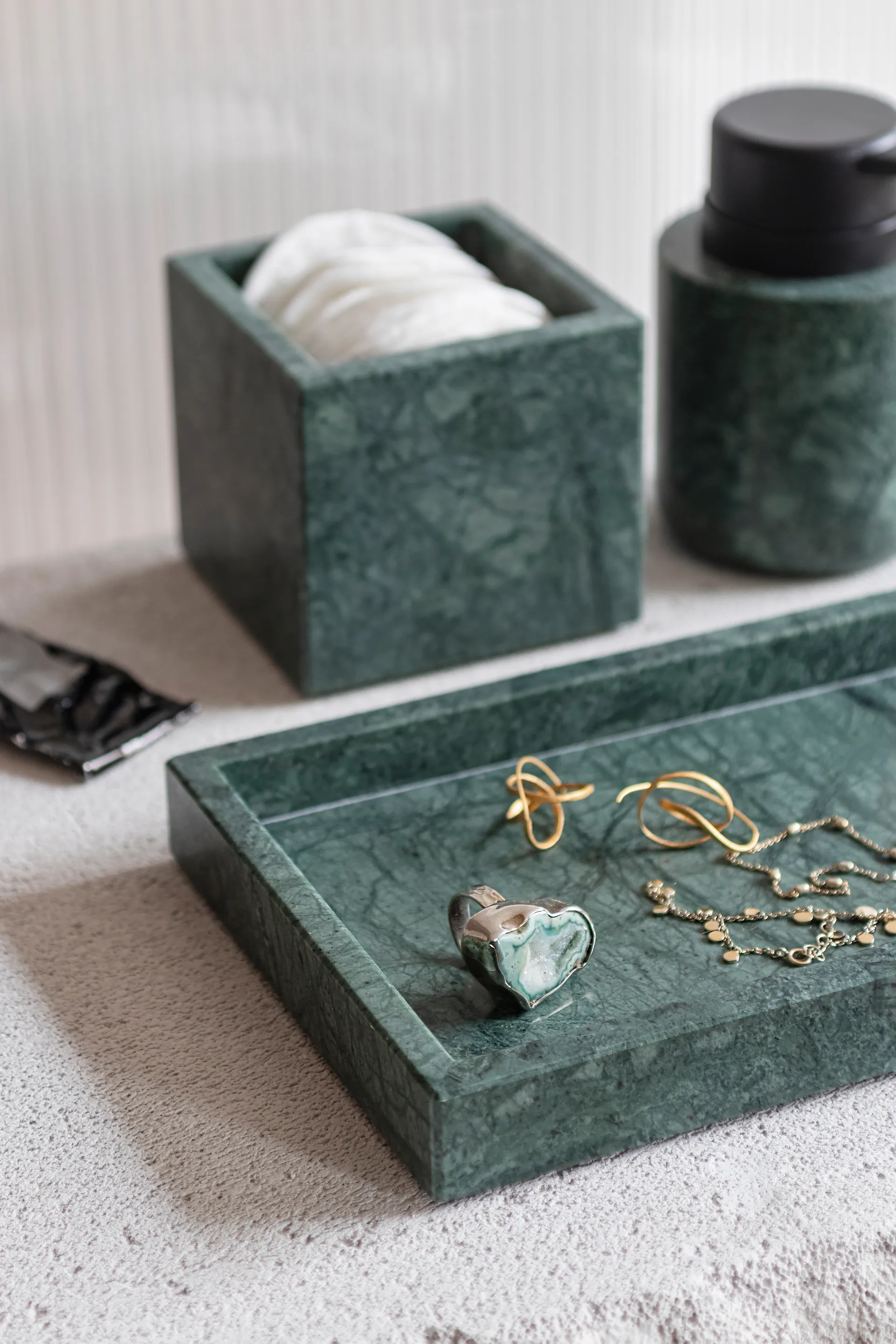 Plateau décoratif Marble 16x31 cm, Dark forest Mette Ditmer