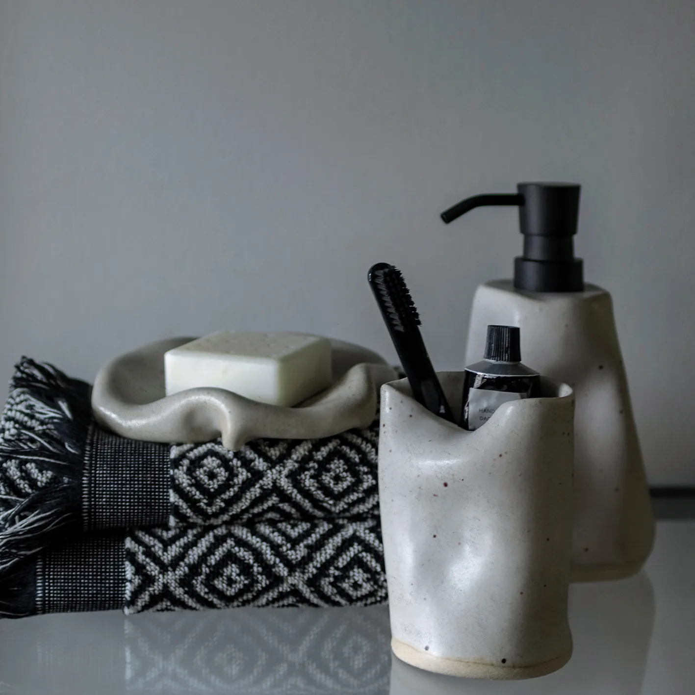 Porte-brosse à dents By Hand, Light grey Mette Ditmer