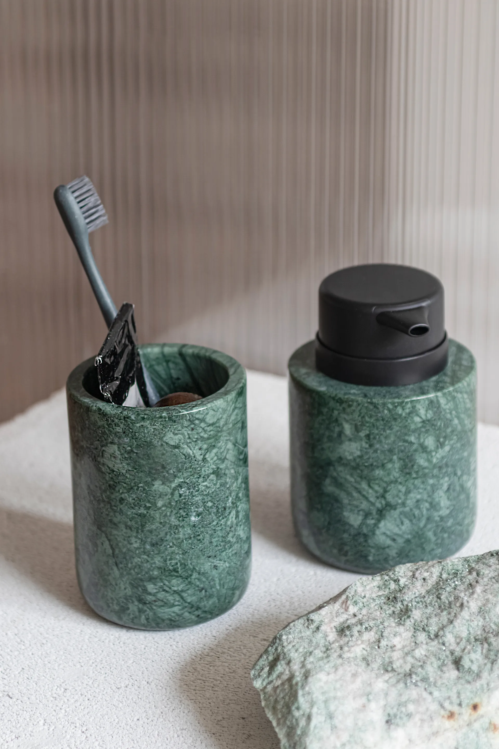 Porte-brosse à dents Marble 10 cm, Dark forest Mette Ditmer