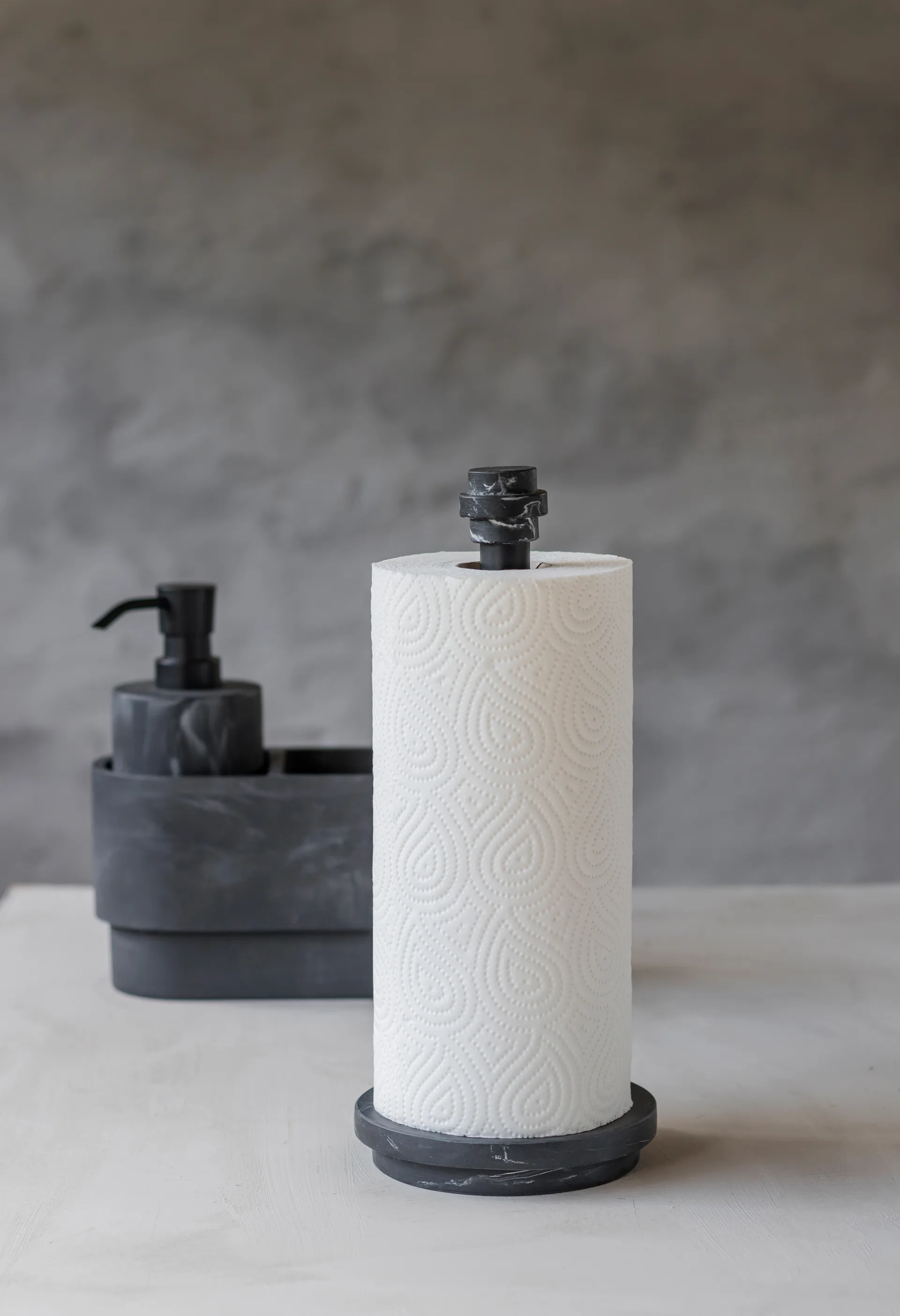 Porte-rouleau essuie-tout Attitude kitchen 33 cm, Black Mette Ditmer