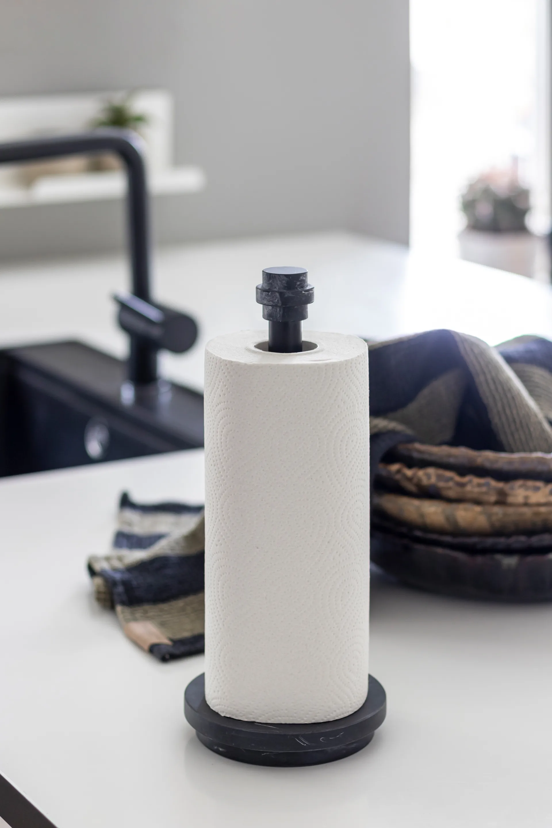 Porte-rouleau essuie-tout Attitude kitchen 33 cm, Black Mette Ditmer