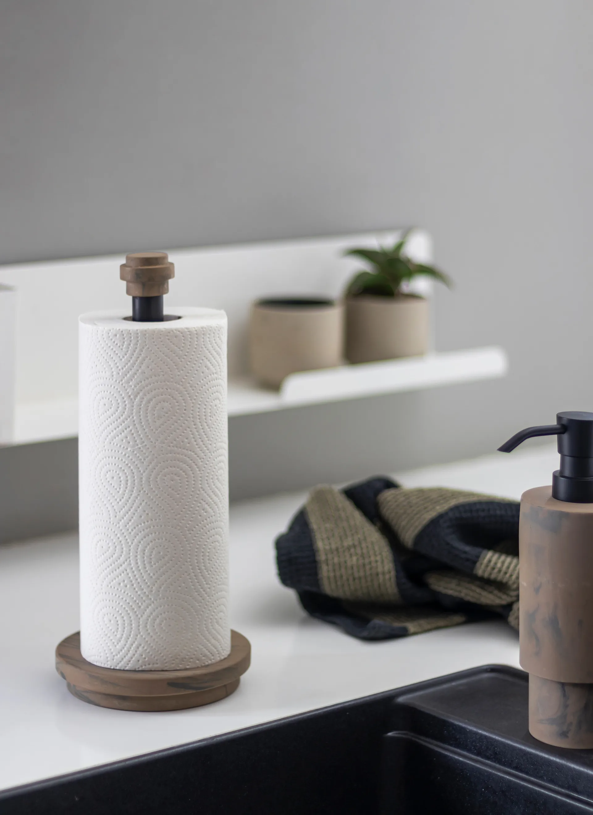 Porte-rouleau essuie-tout Attitude kitchen 33 cm, Ochre Mette Ditmer