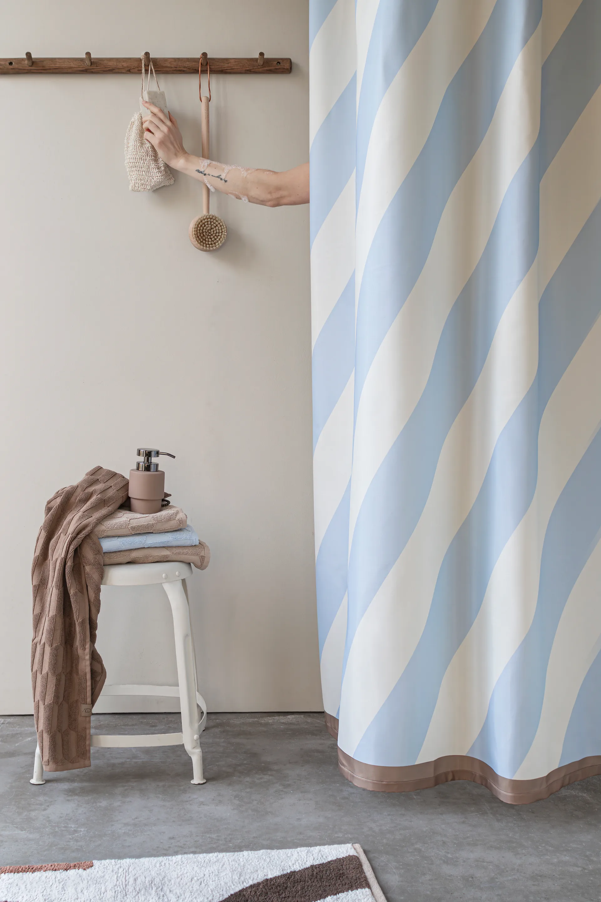 Rideau de douche Diagonal 150x200 cm, Light blue Mette Ditmer