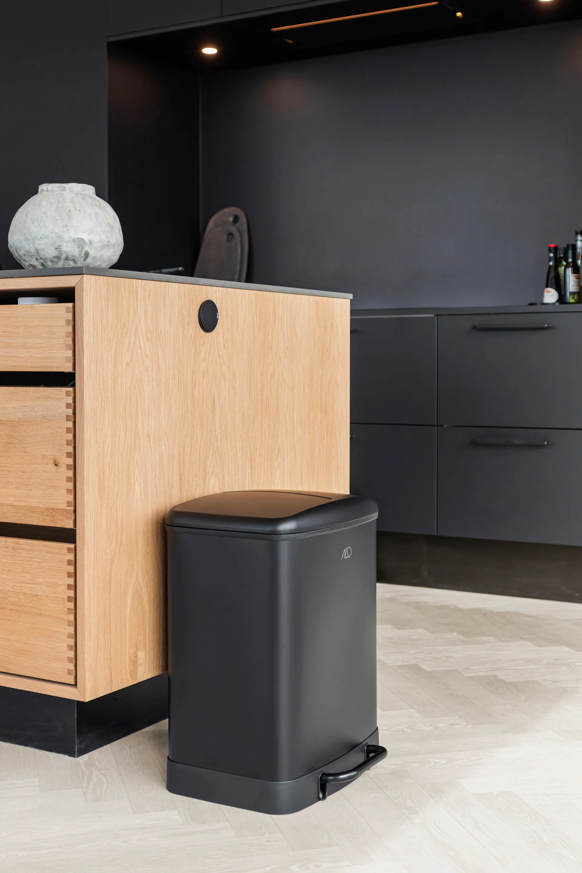 Seau à pédale Wonda 24 litres, Noir Mette Ditmer