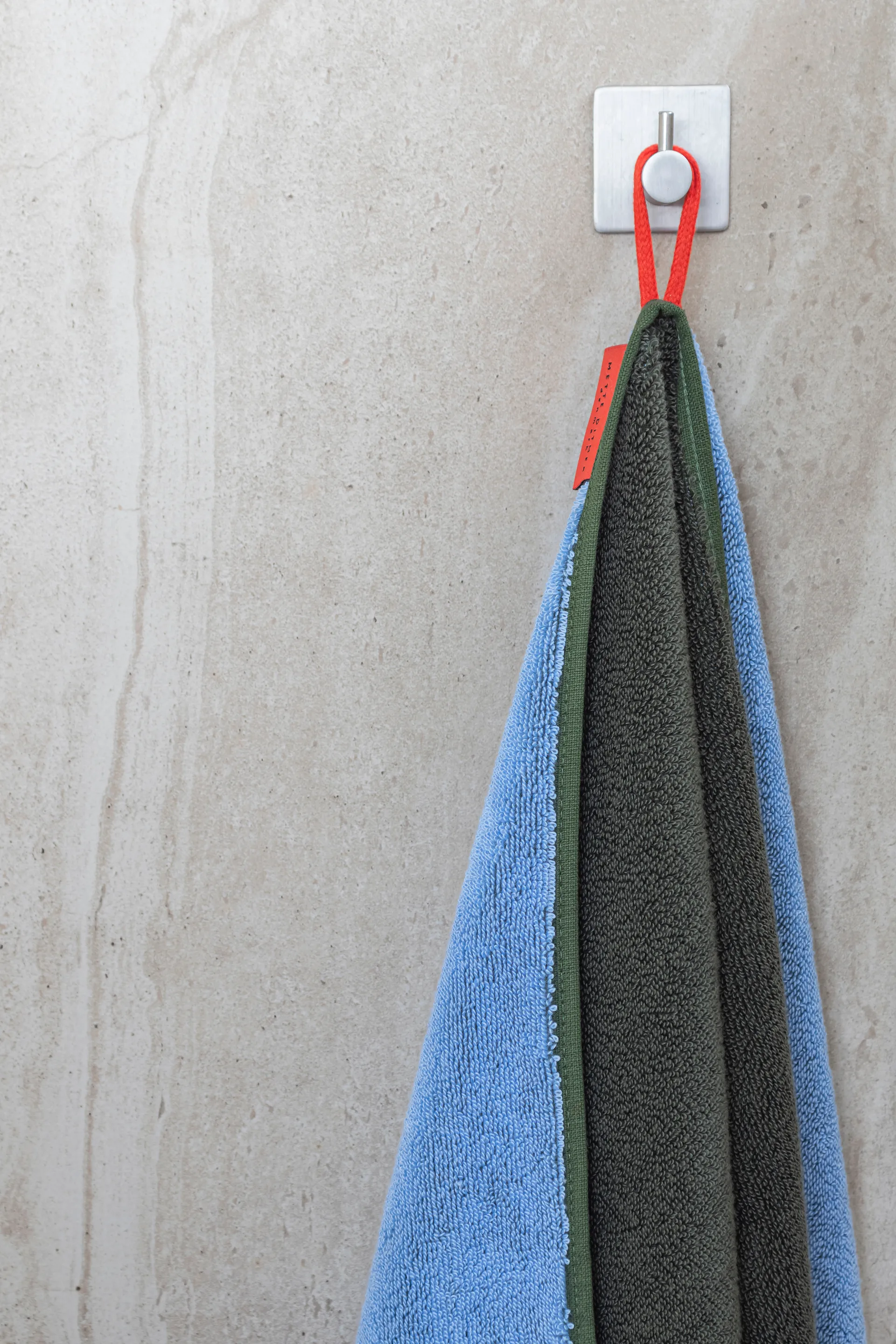Serviette de bain Soft 70x133 cm, Dark olive-light blue Mette Ditmer