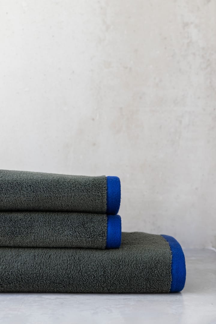 Serviette de bain Soft 70x133 cm, Dark olive-light blue Mette Ditmer