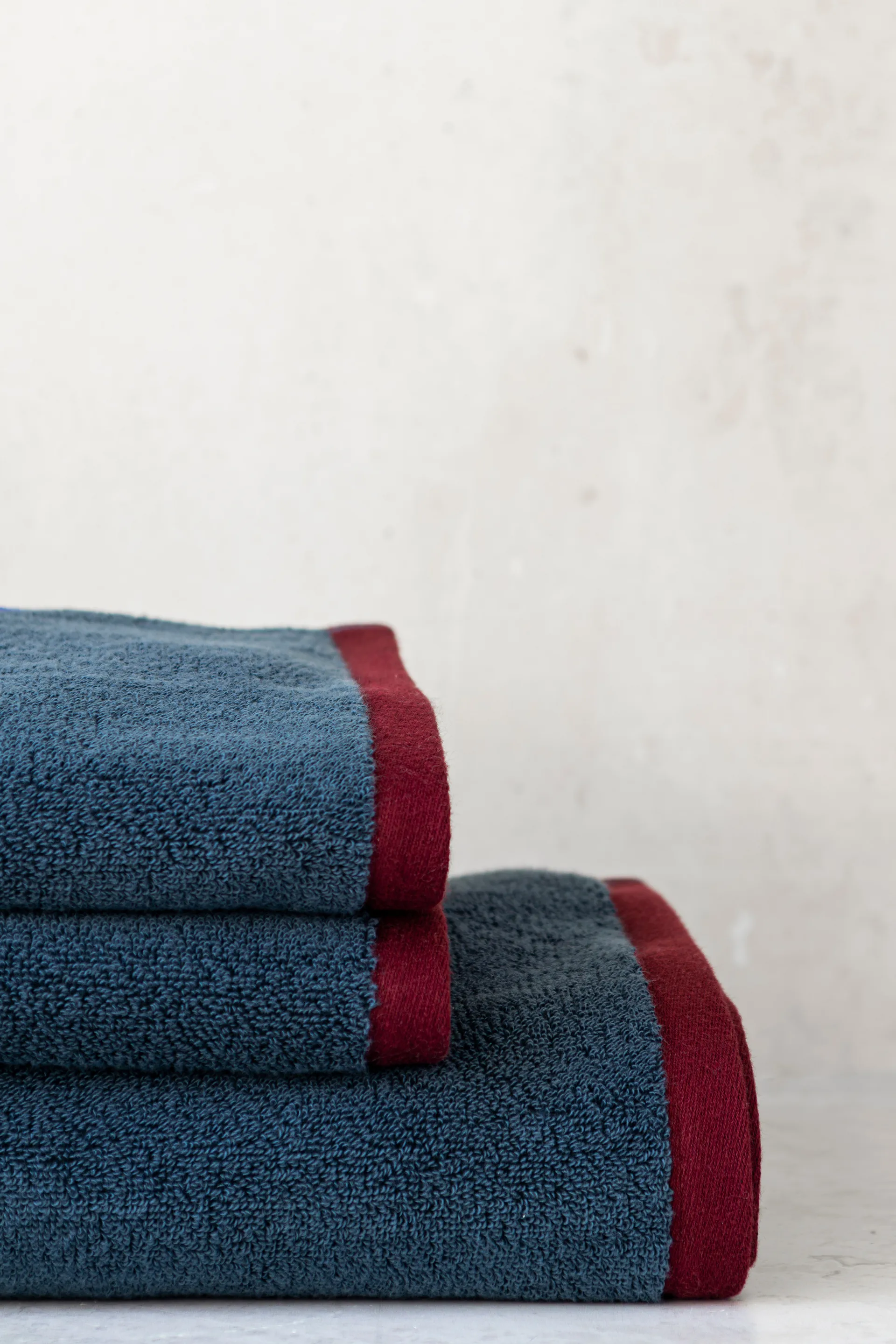 Serviette de bain Soft 70x133 cm, Midnight blue-light grey Mette Ditmer