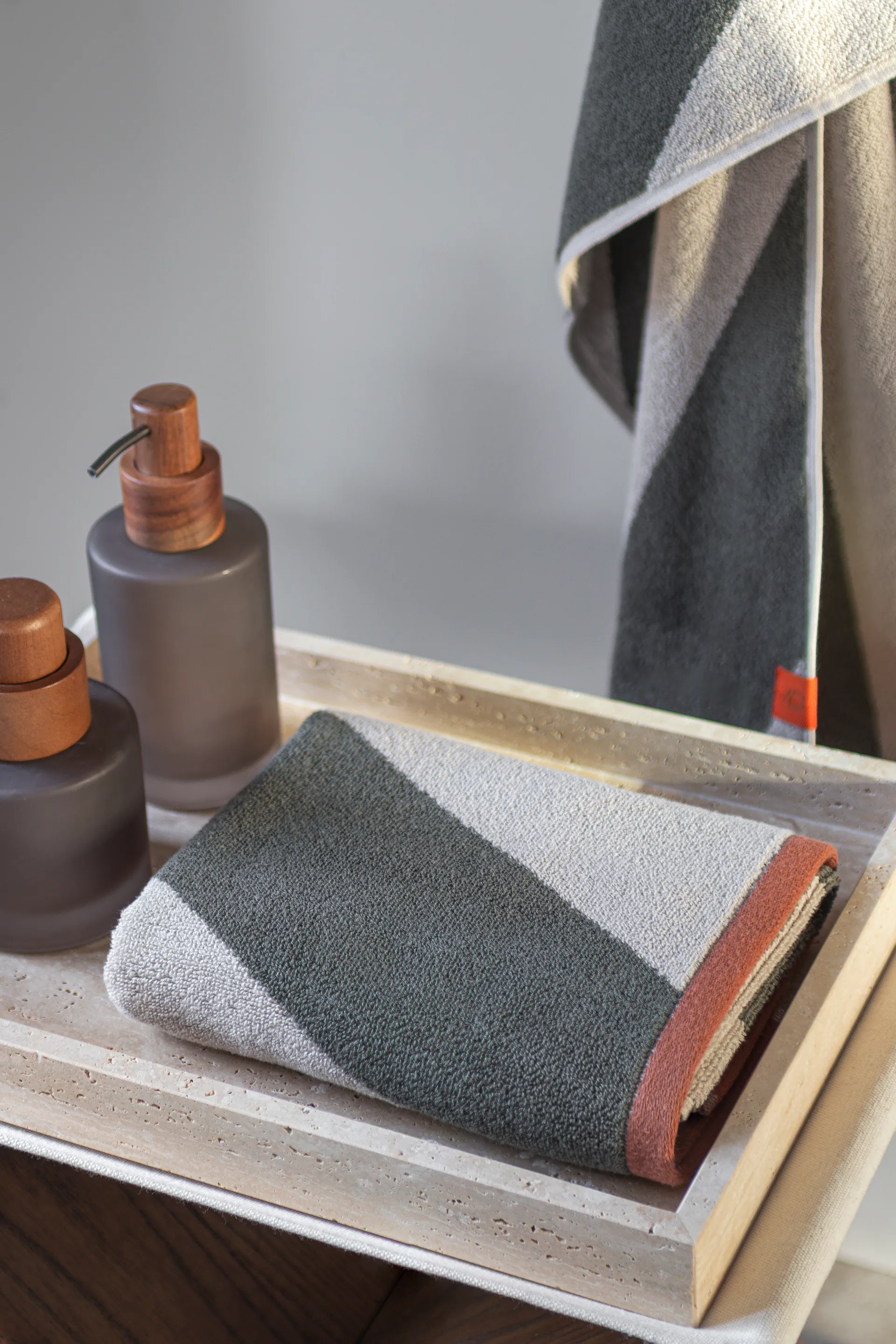 Serviette Diagonal, Dark olive, 50x90 cm Mette Ditmer