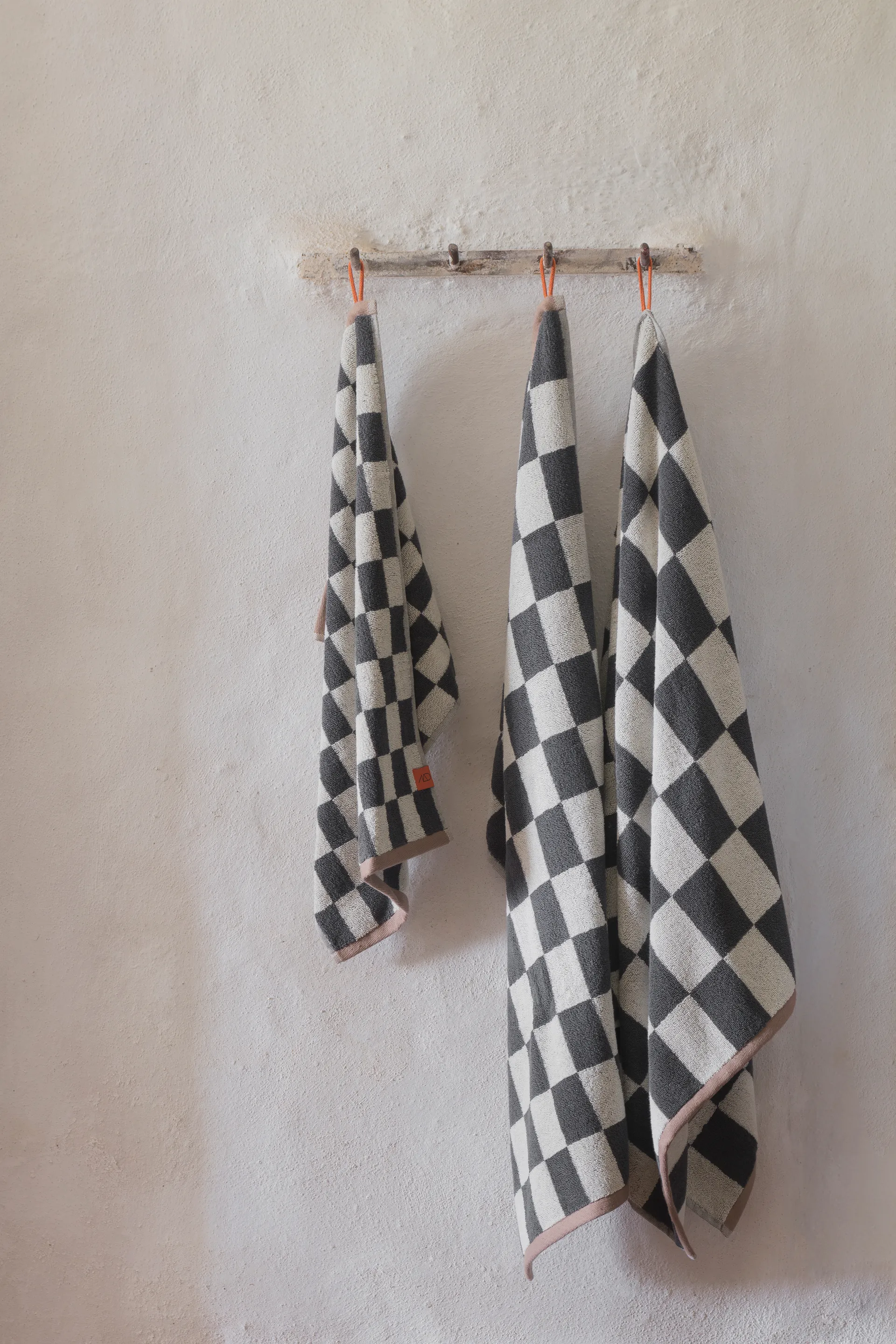 Serviette Retro 50x90 cm, Gris foncé Mette Ditmer