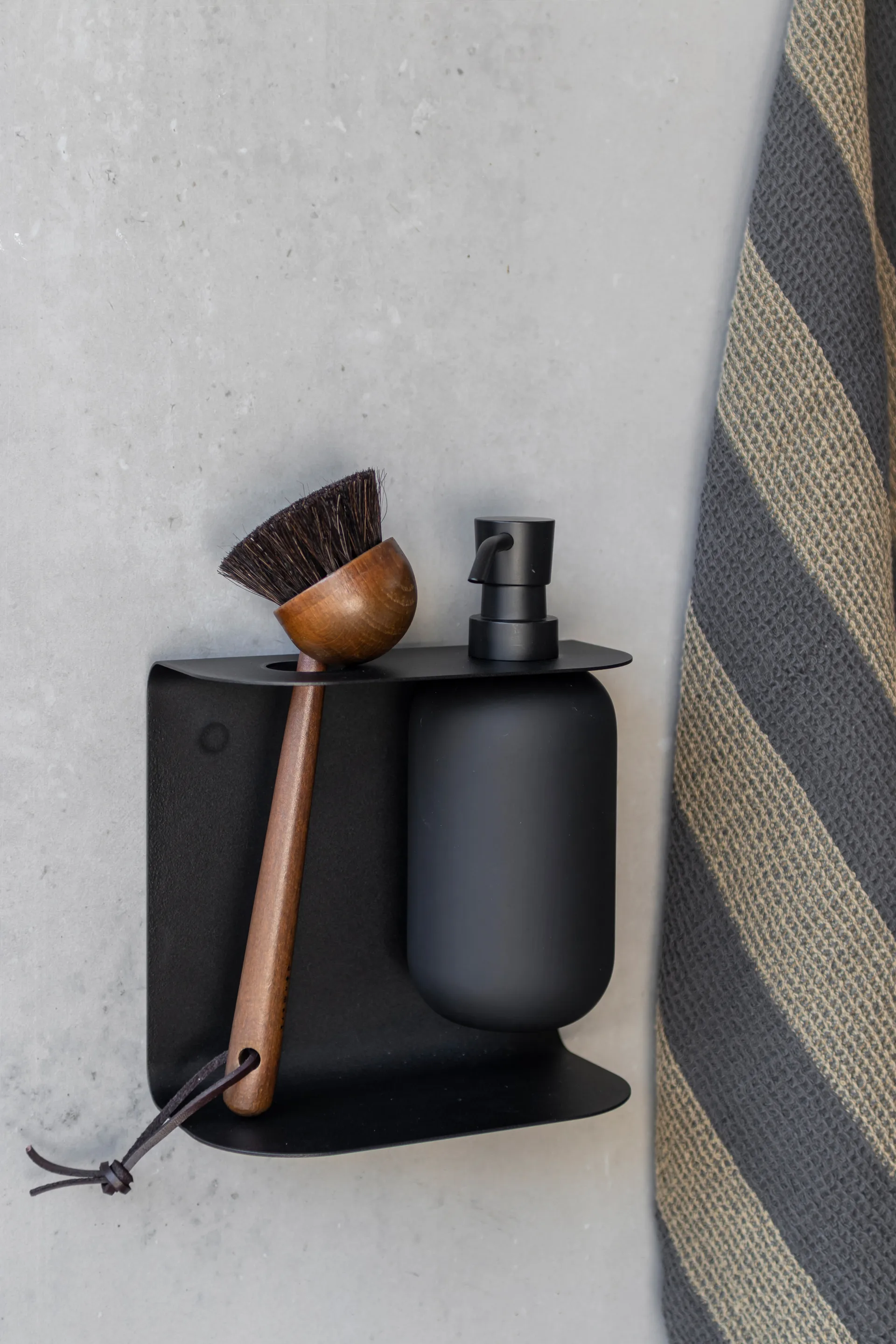 Support mural double Carry, Noir Mette Ditmer