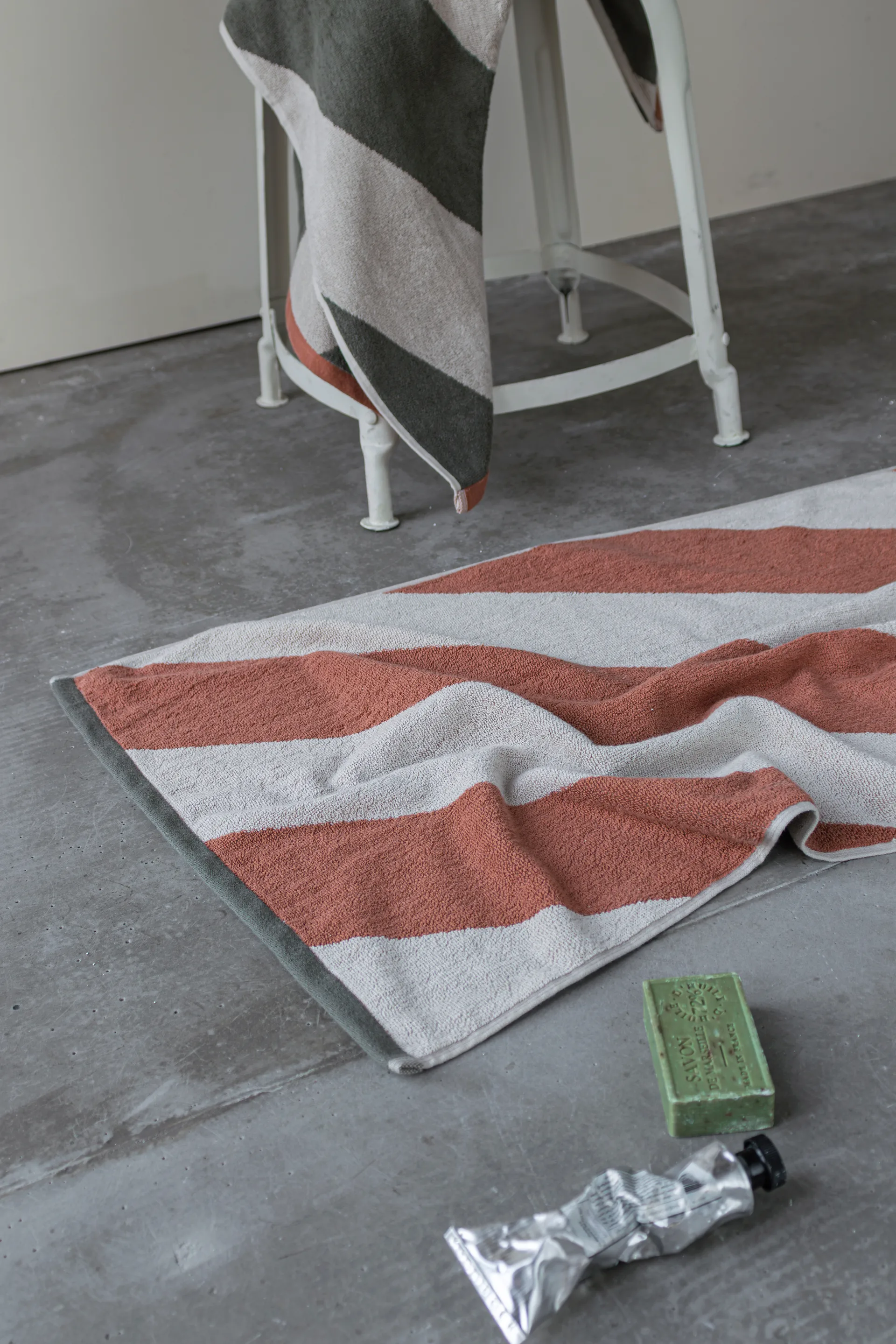 Tapis de bain Diagonal 50x80 cm, Brick Mette Ditmer