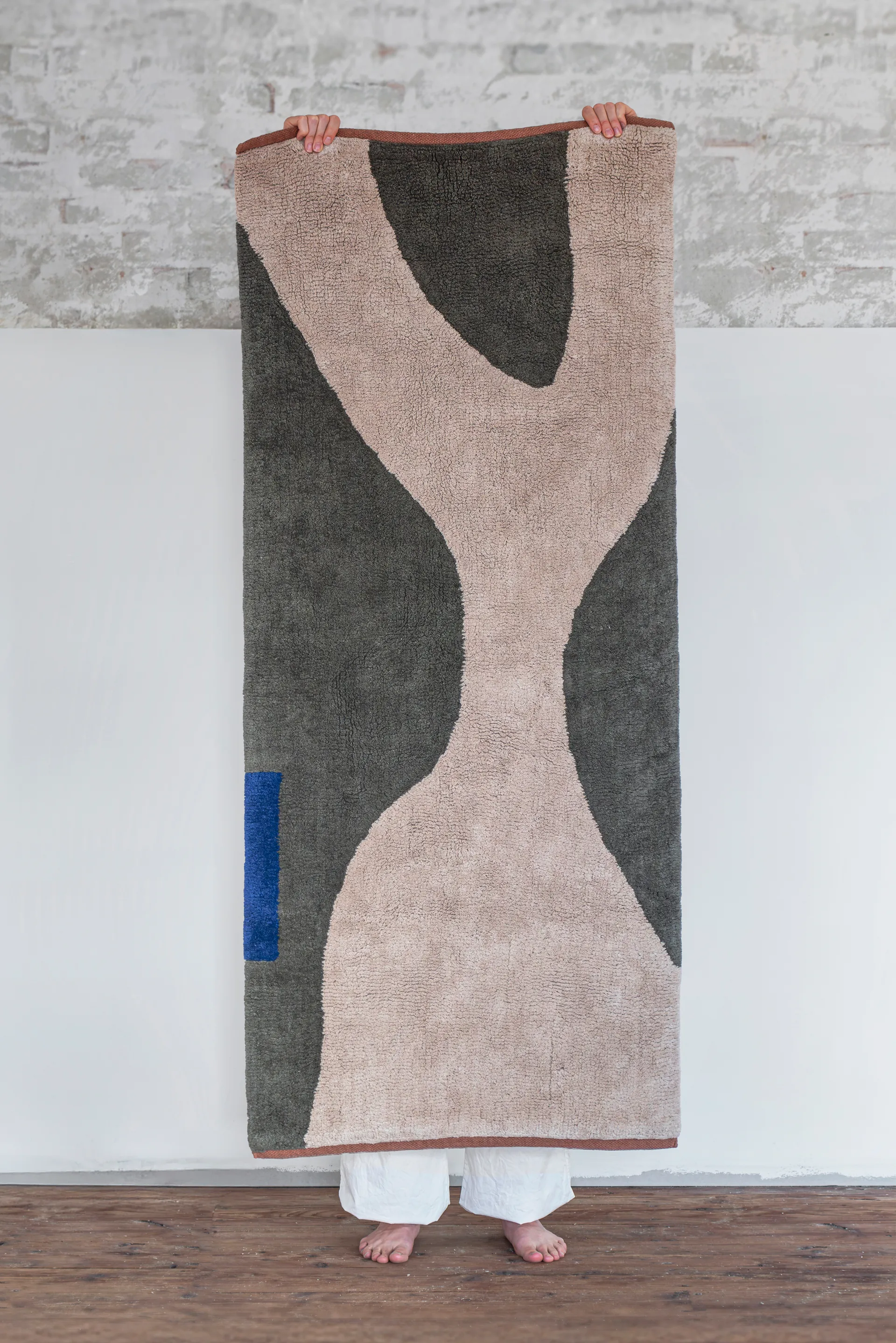 Tapis Figura, Dark olive, 70x150 cm Mette Ditmer