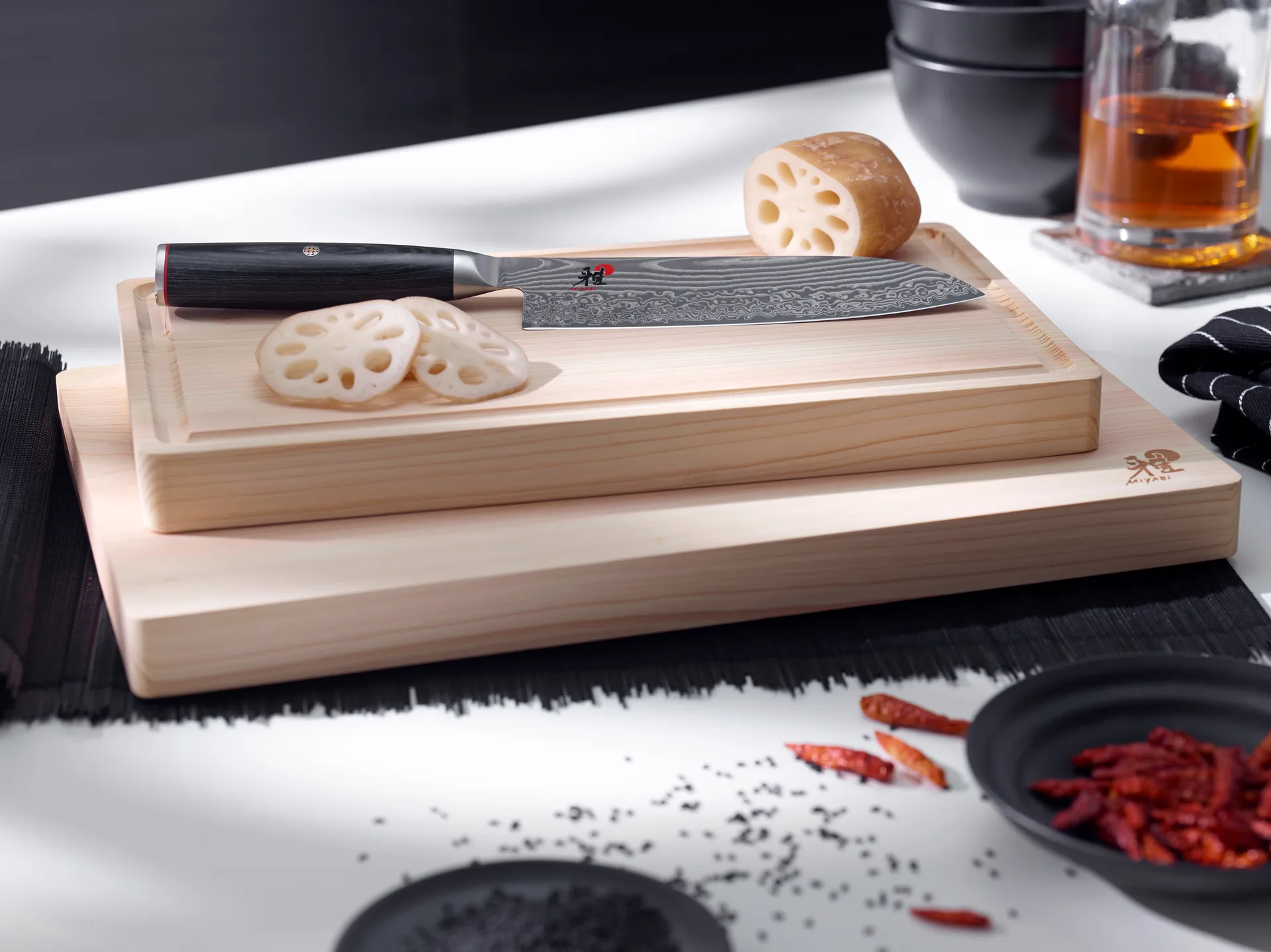 Couteau de chef gyutoh Raw 5000FCD 24 cm, Damaské noir Miyabi