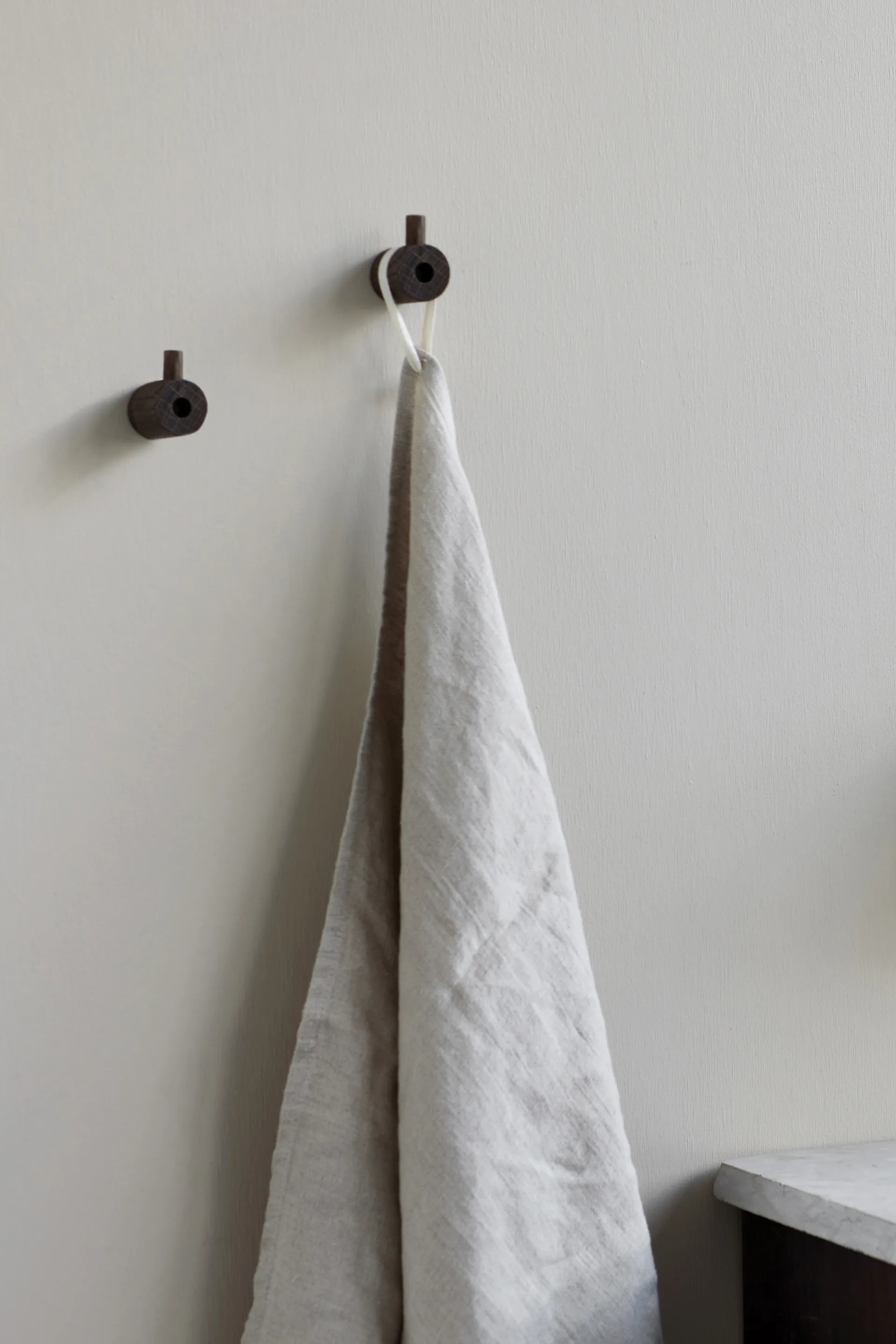 Crochet Moebe wooden wall hook, Chêne fumé MOEBE