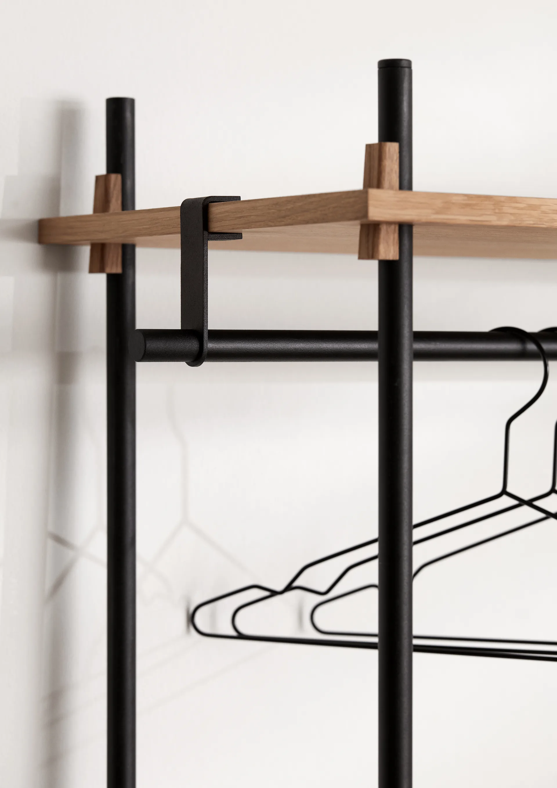 Moebe shelving system s.200.1.F, Chêne-noir MOEBE