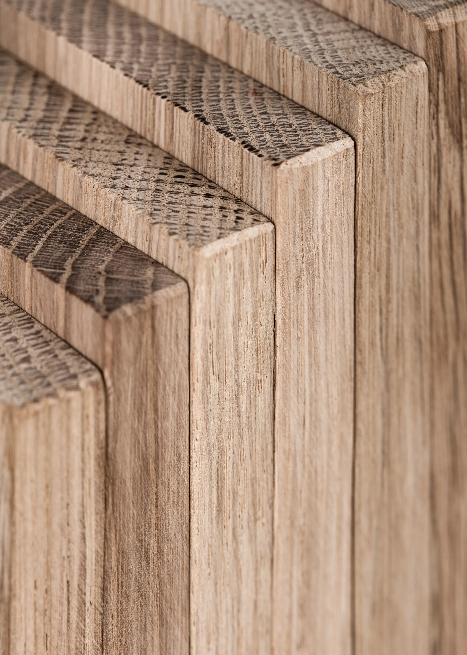 Sculpture en chêne Polygrif 21x32 cm, Bois, noir MOEBE