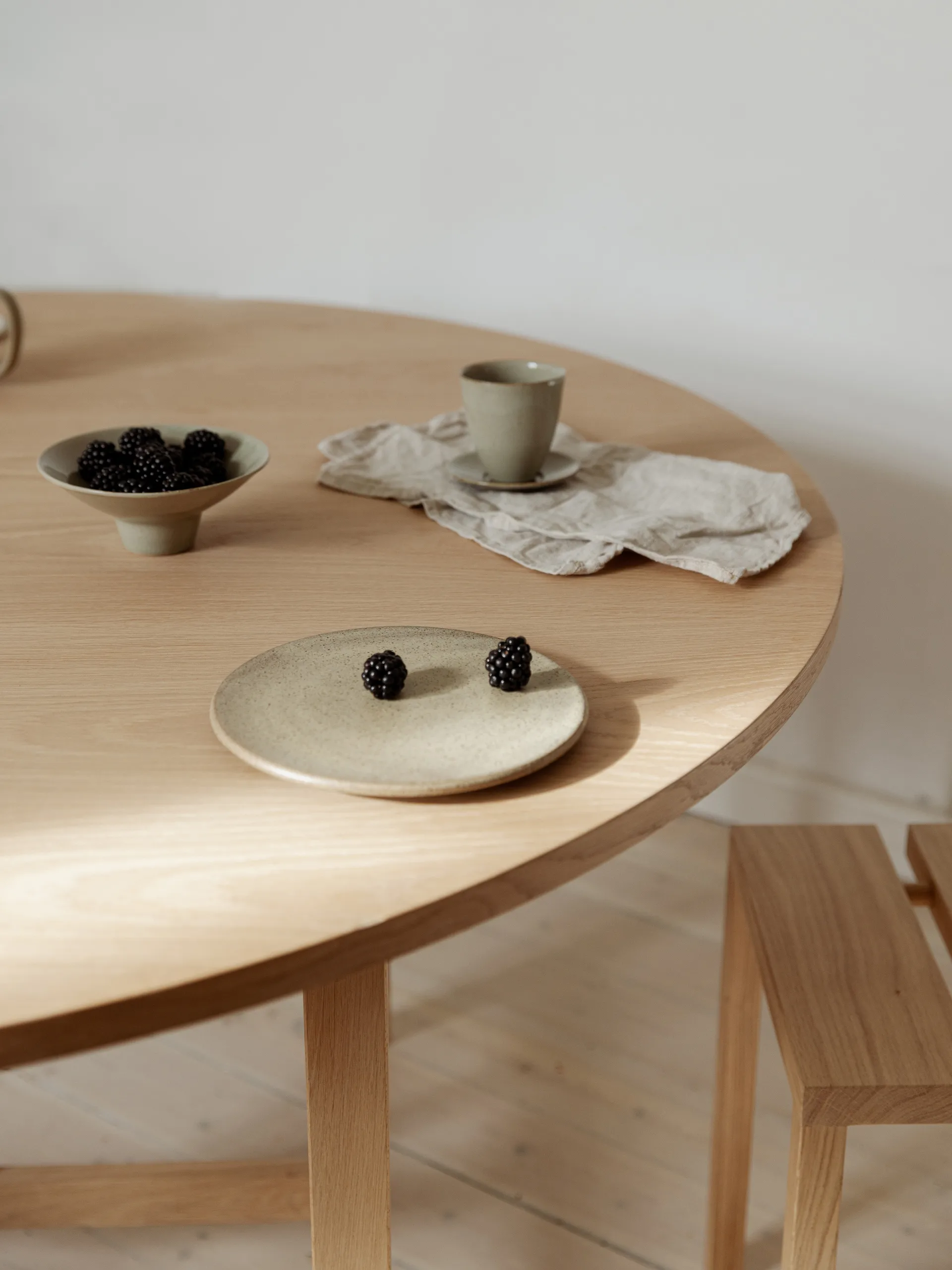 Table à manger Moebe round dining table Ø 140 x73,2 cm, Chêne MOEBE