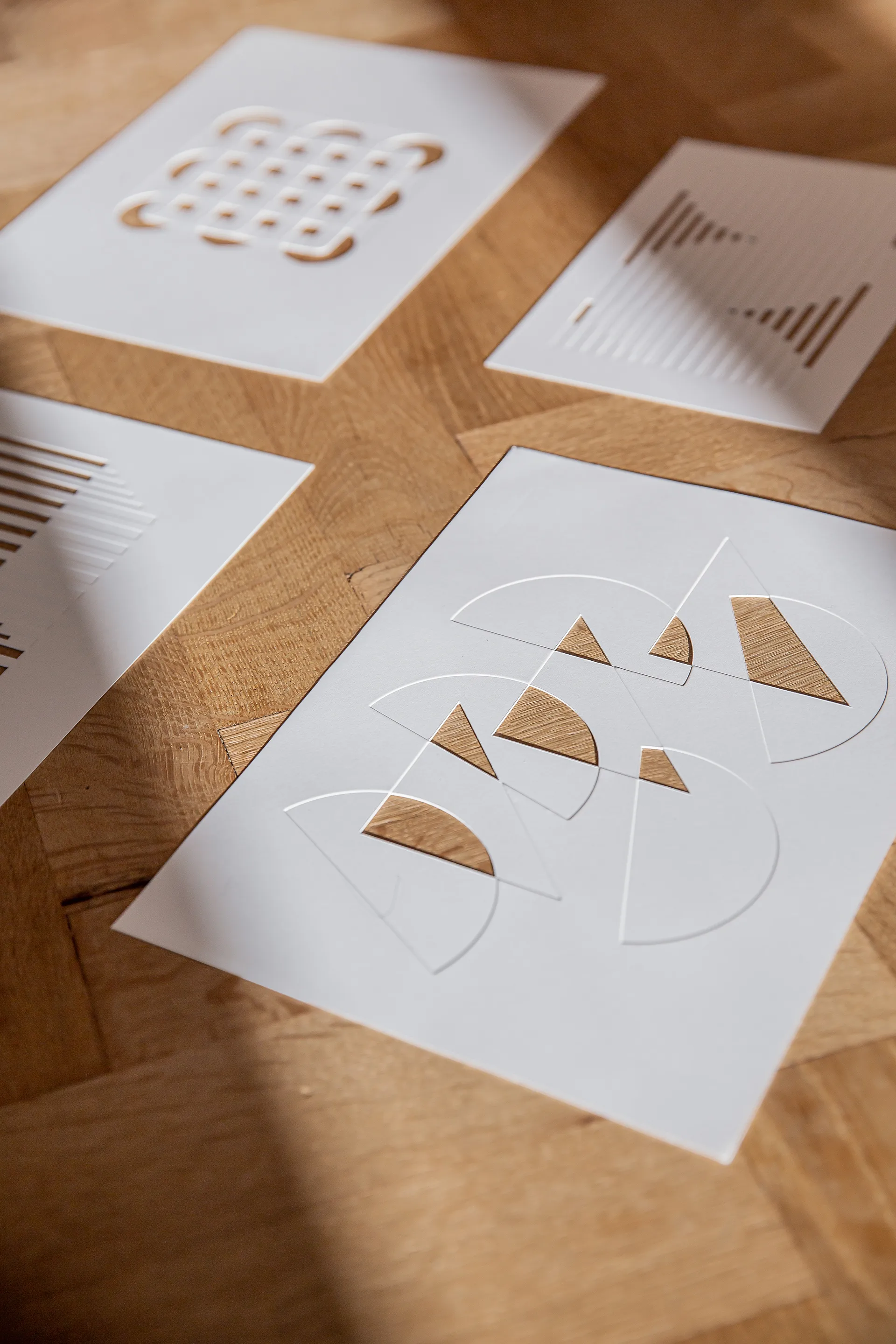 Œuvre d'art en relief demi-lunes & triangles 21x29,7 cm, Blanc cassé MOEBE