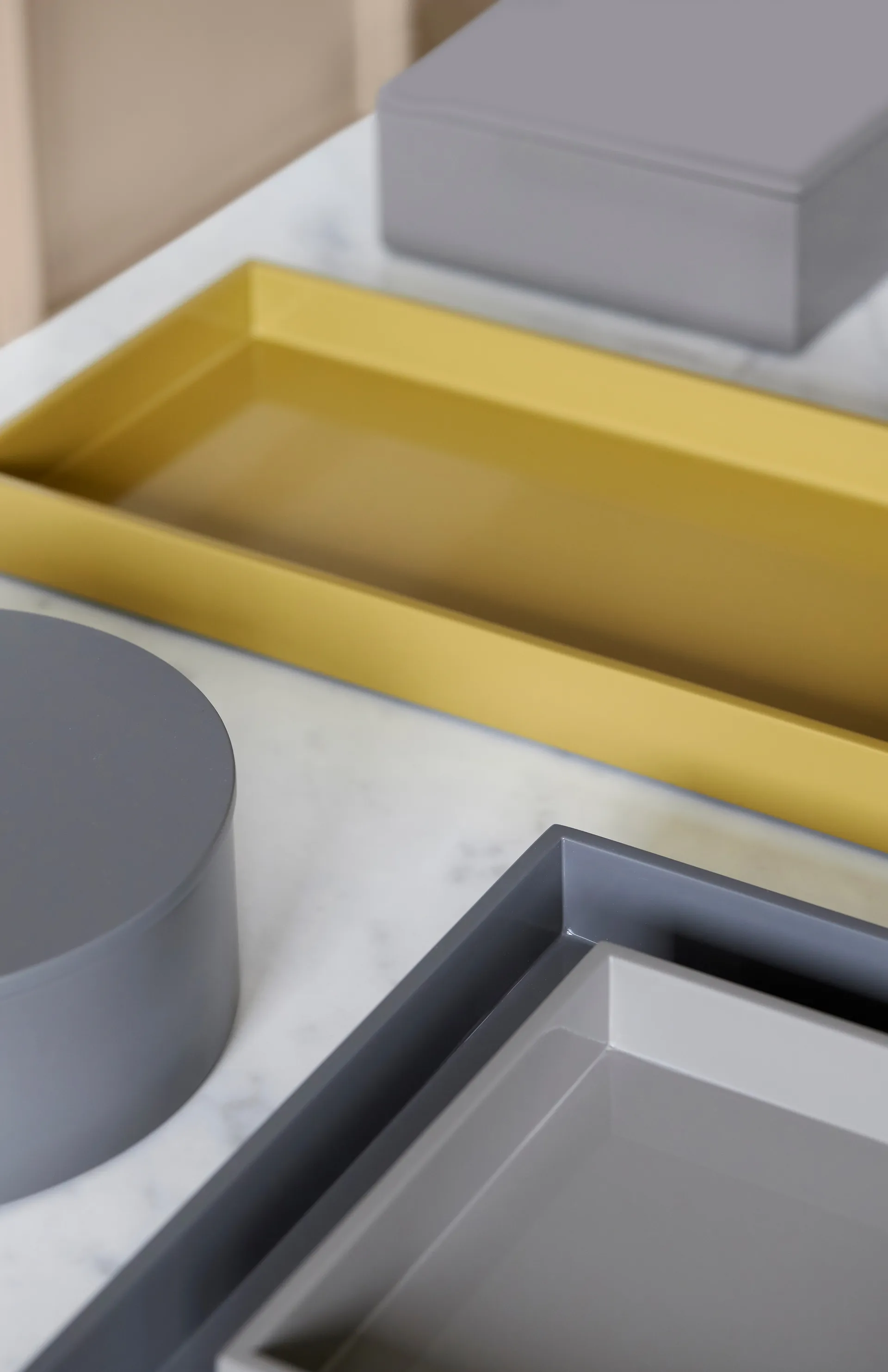 Plateau de service laqué Lux 40x40x4 cm, Dark grey Mojoo