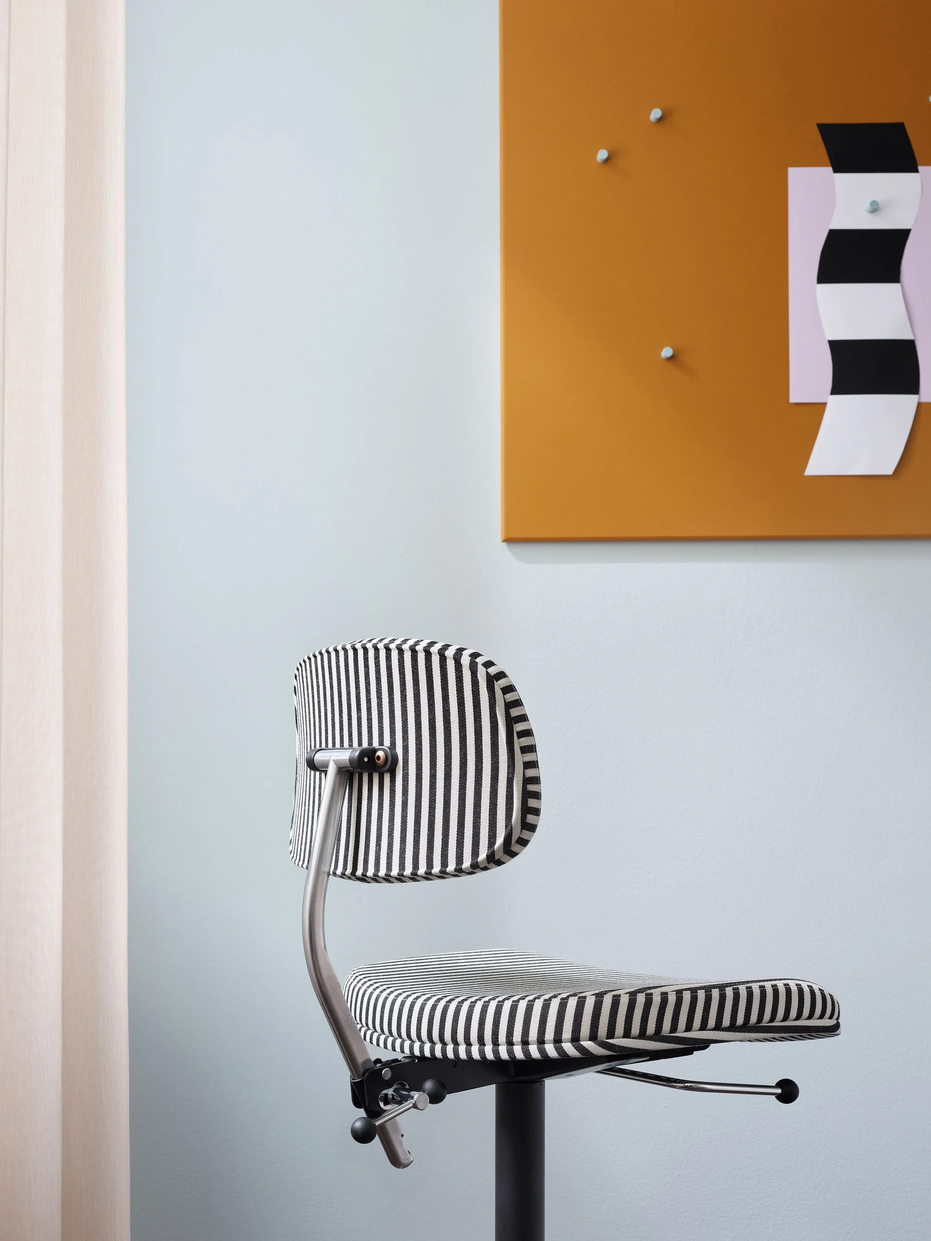 Chaise de bureau Kevi 2534U, Stripe-aluminium Montana