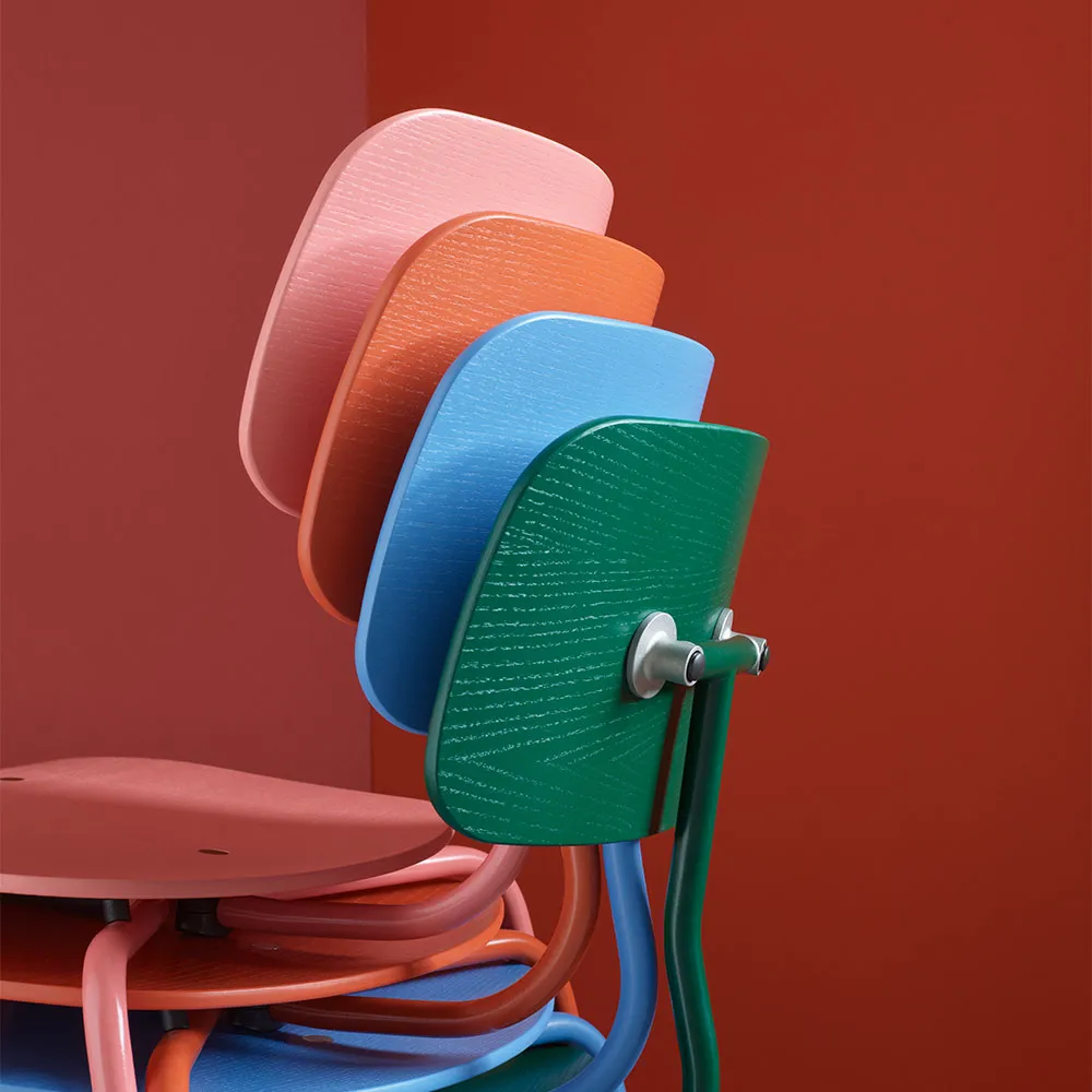 Chaise Kevi 2060, rhubarb structure laquée frêne lasuré Montana