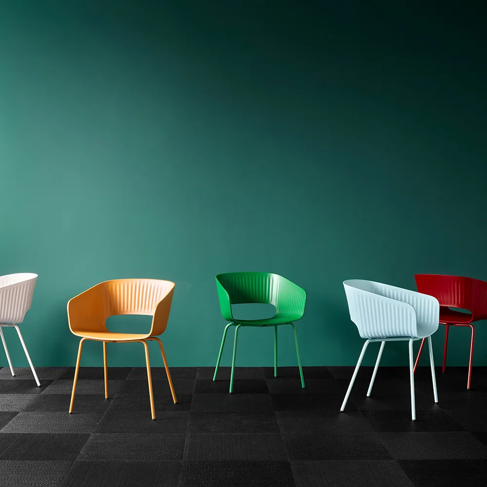 Chaise Marée 401, black 05 structure en métal poudré Montana