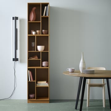 Étagère à livres Loom - new white 101, avec socle 3 cm - Montana