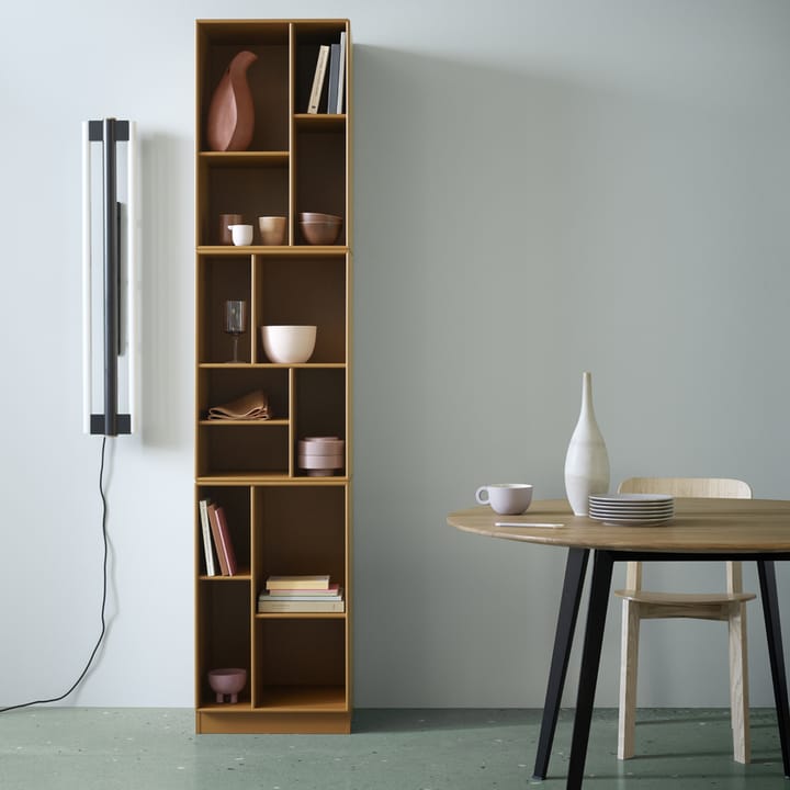 Étagère à livres Loom, new white 101, avec socle 3 cm Montana