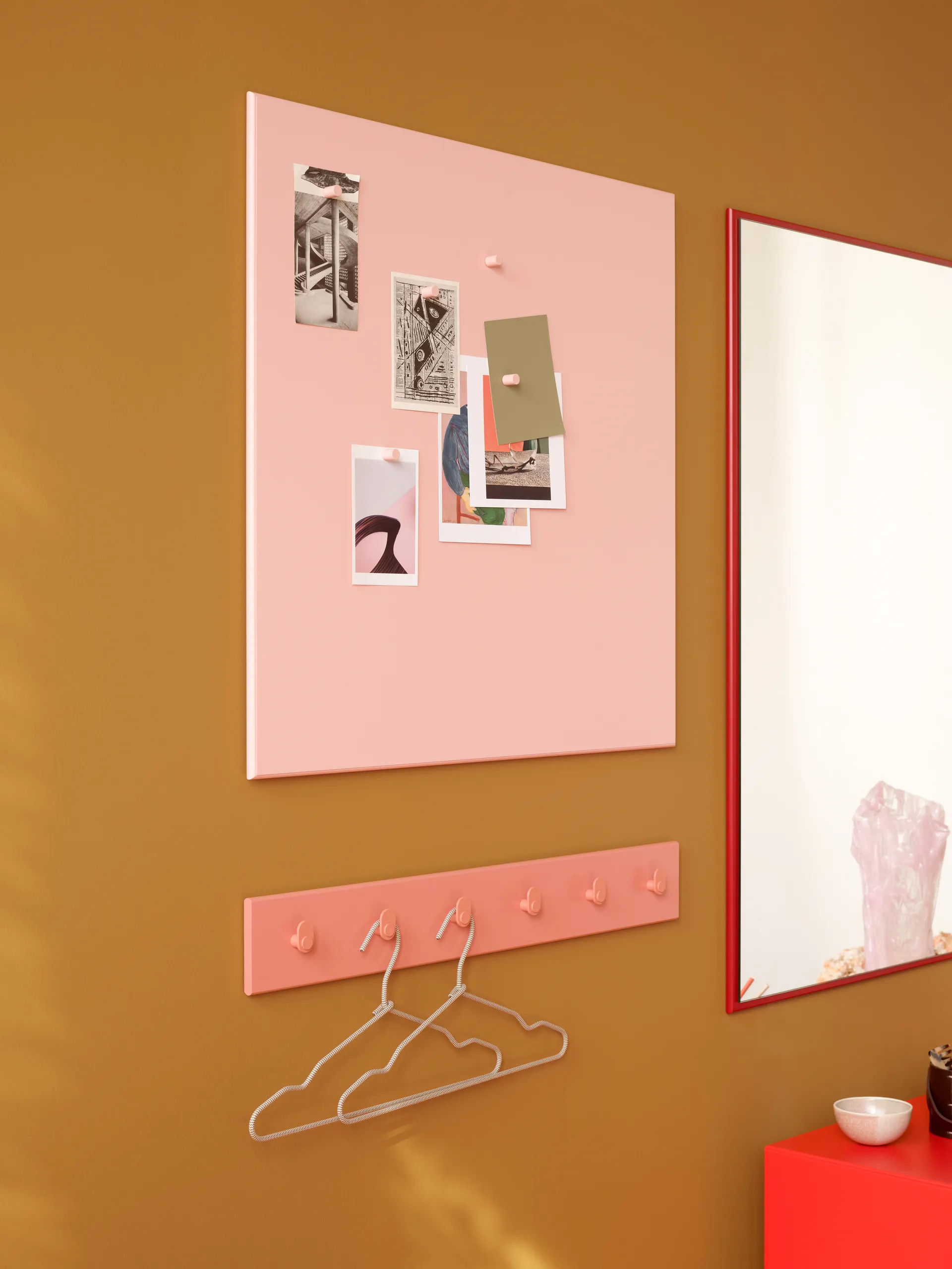 Tableau d'affichage Montana 69,6x69,6 cm, Ruby Montana