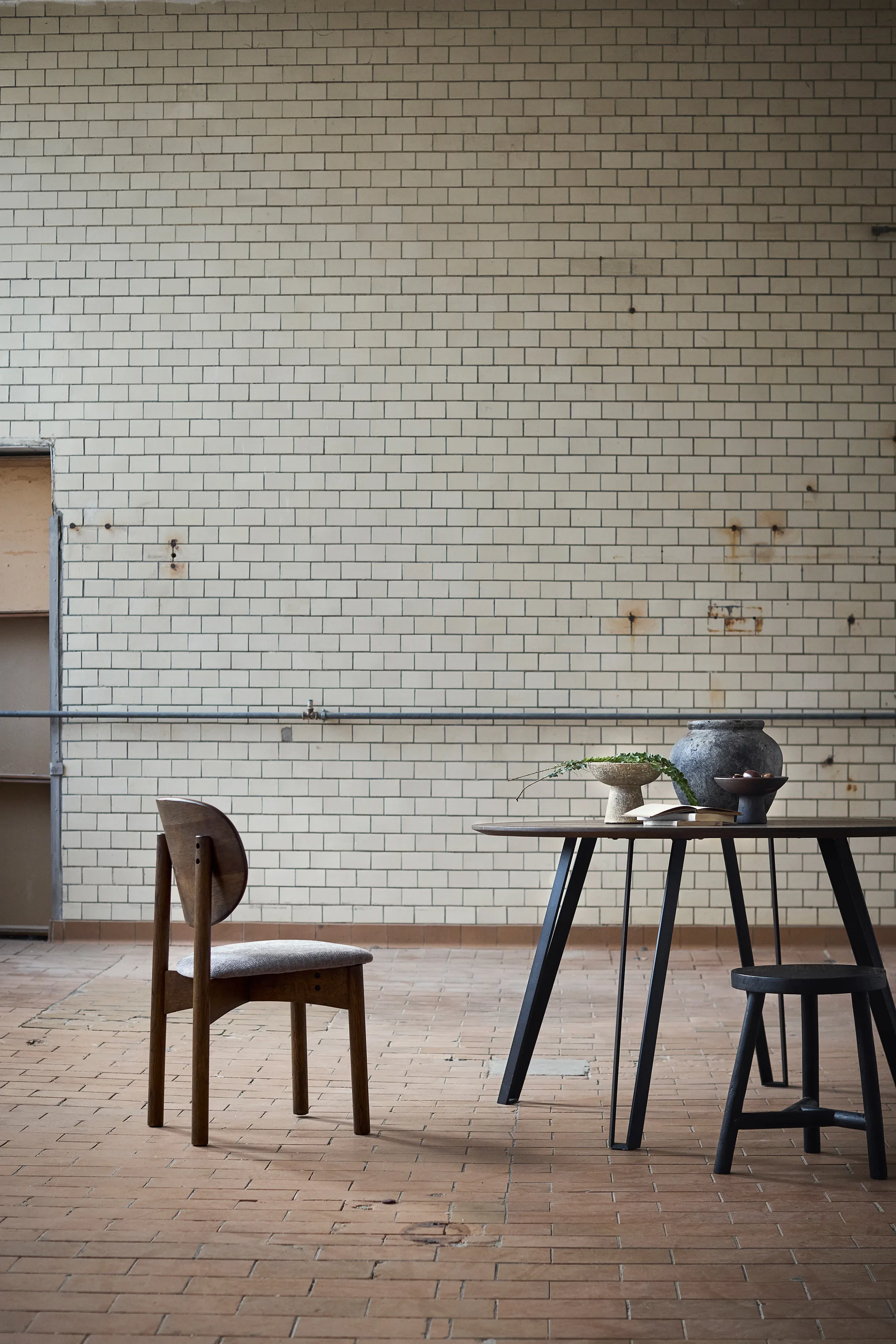 Chaise Oka, Chêne huilé foncé, grey MUUBS