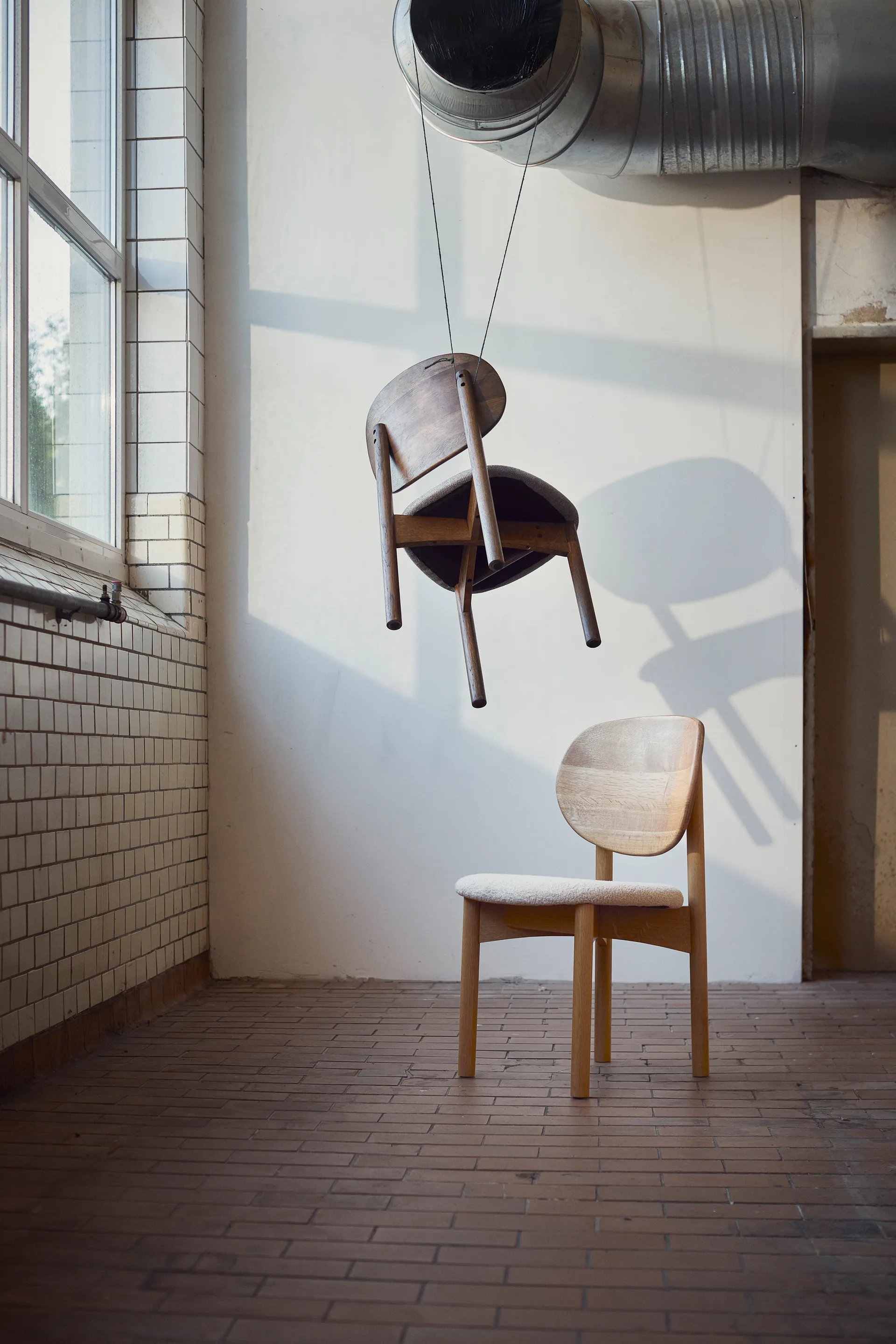 Chaise Oka, Chêne huilé foncé, grey MUUBS