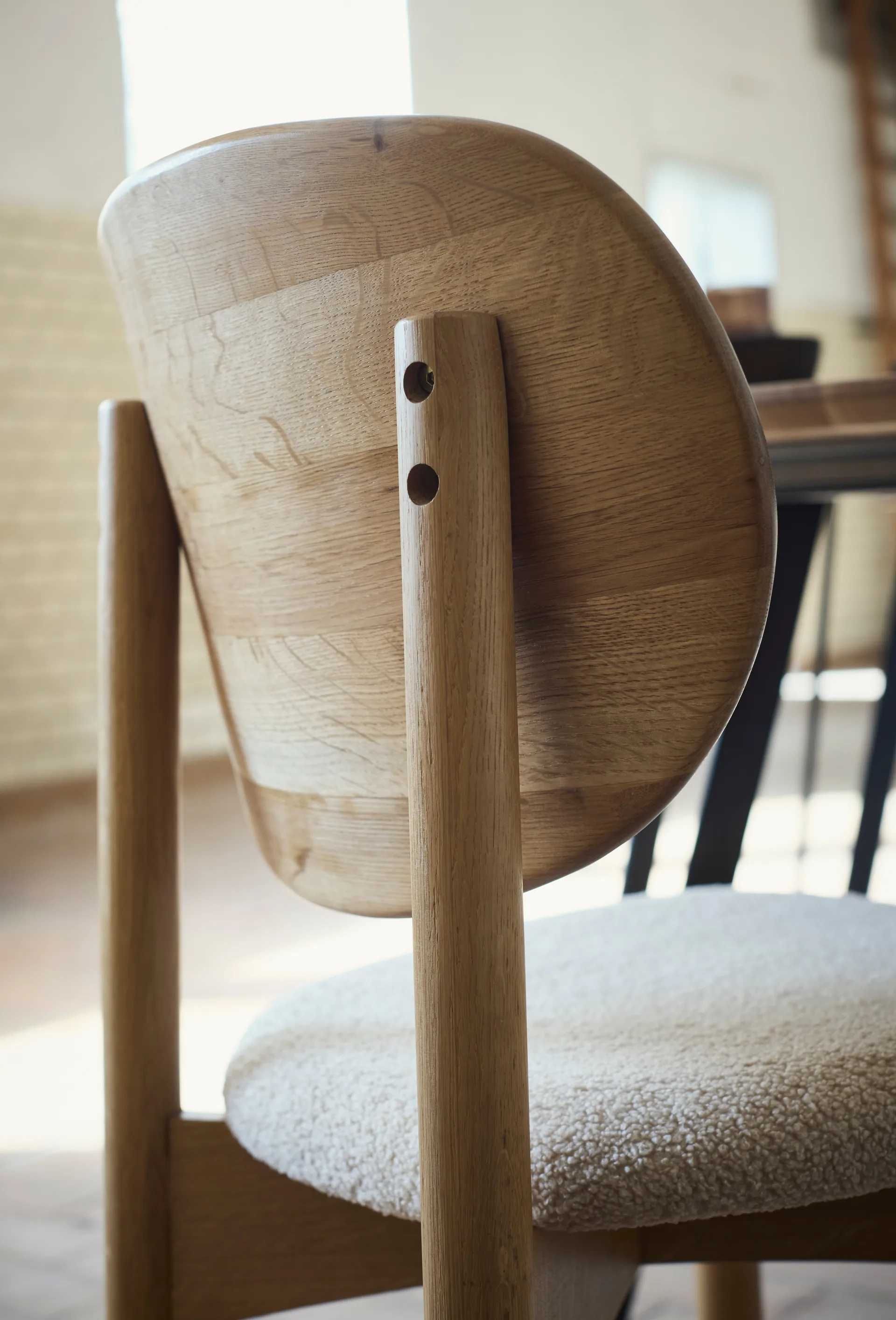 Chaise Oka, Chêne huilé naturel, sable MUUBS