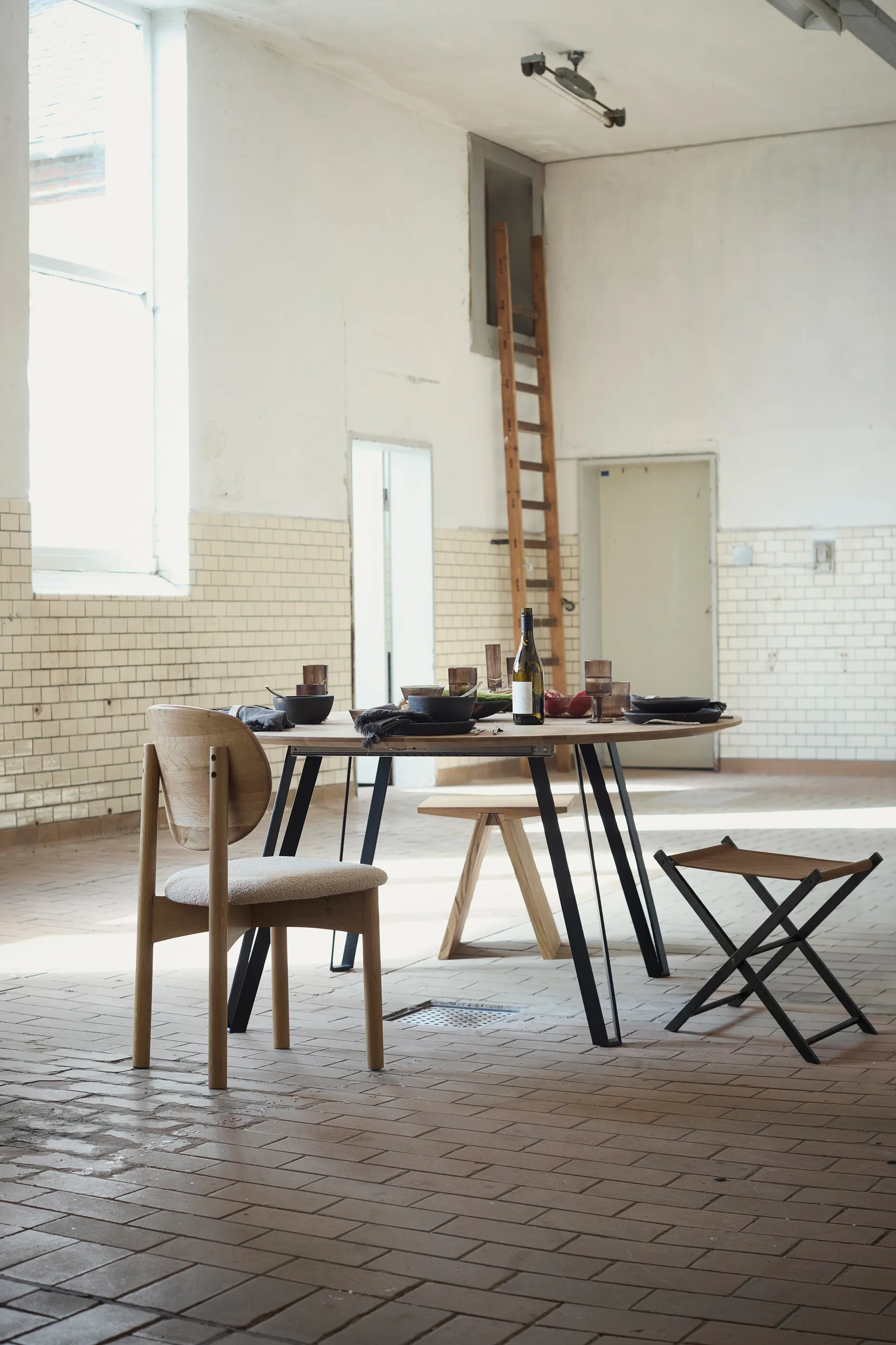 Chaise Oka, Chêne huilé naturel, sable MUUBS