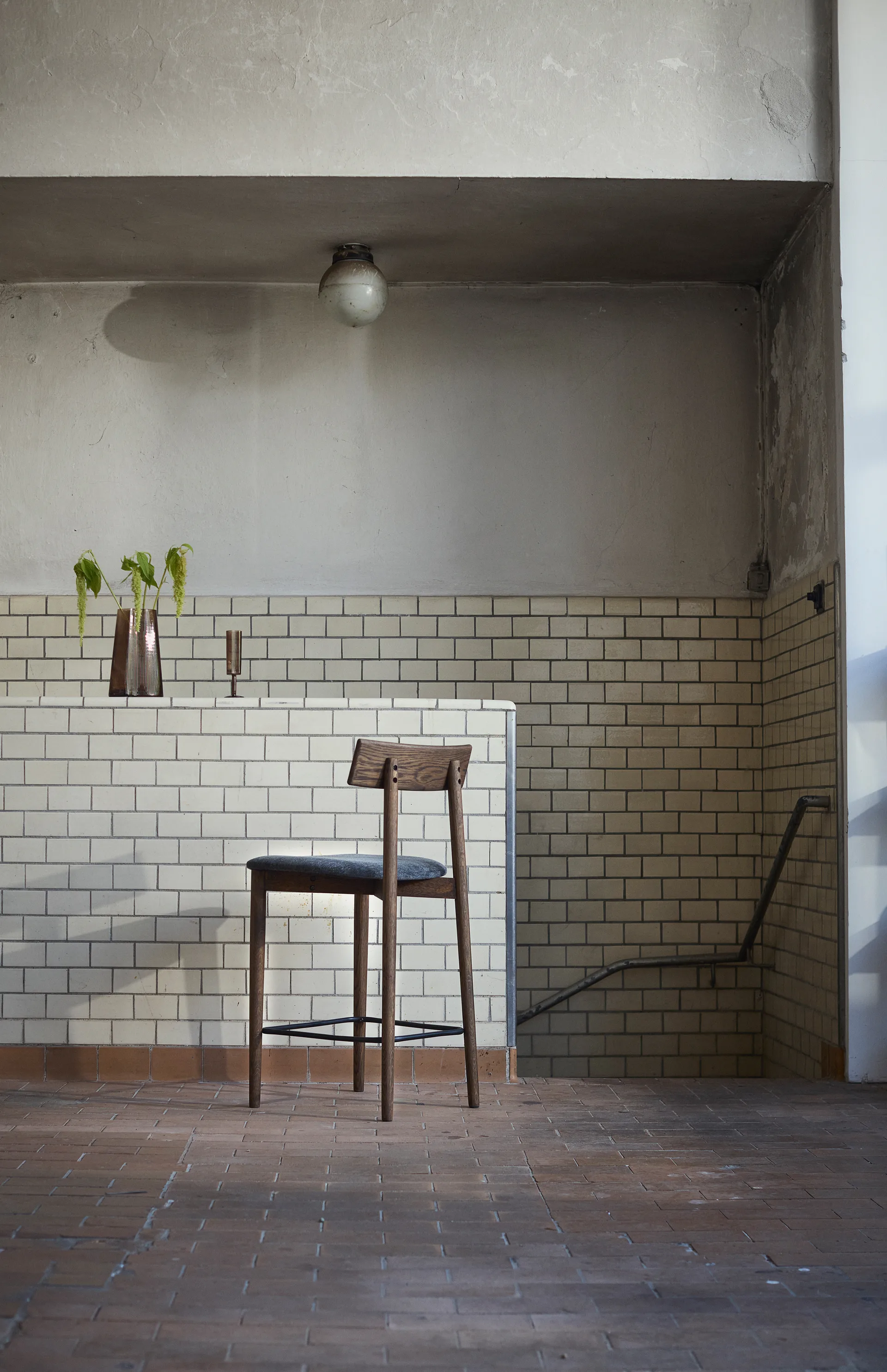 Tabouret de bar Tetra, Tissu couleur granite-chêne foncé huilé MUUBS