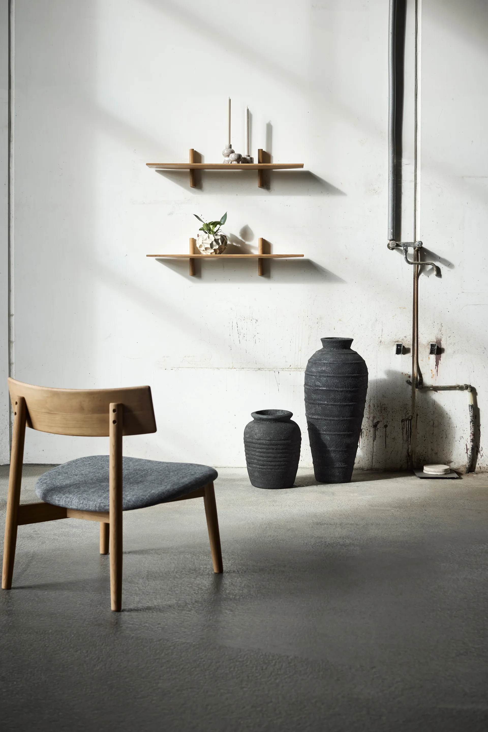 Tetra lounge chair, Tissu couleur béton-chêne huilé naturel MUUBS