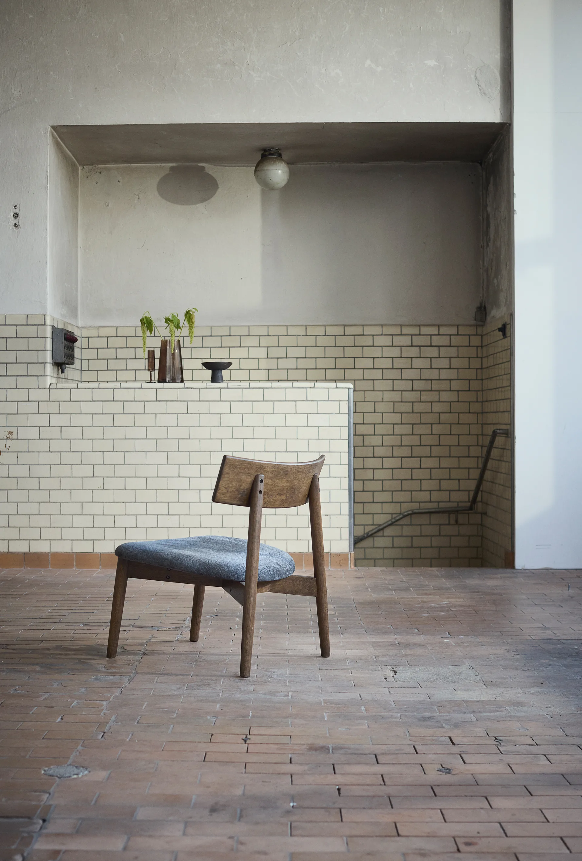 Tetra lounge chair, Tissu couleur granit-chêne foncé huilé MUUBS