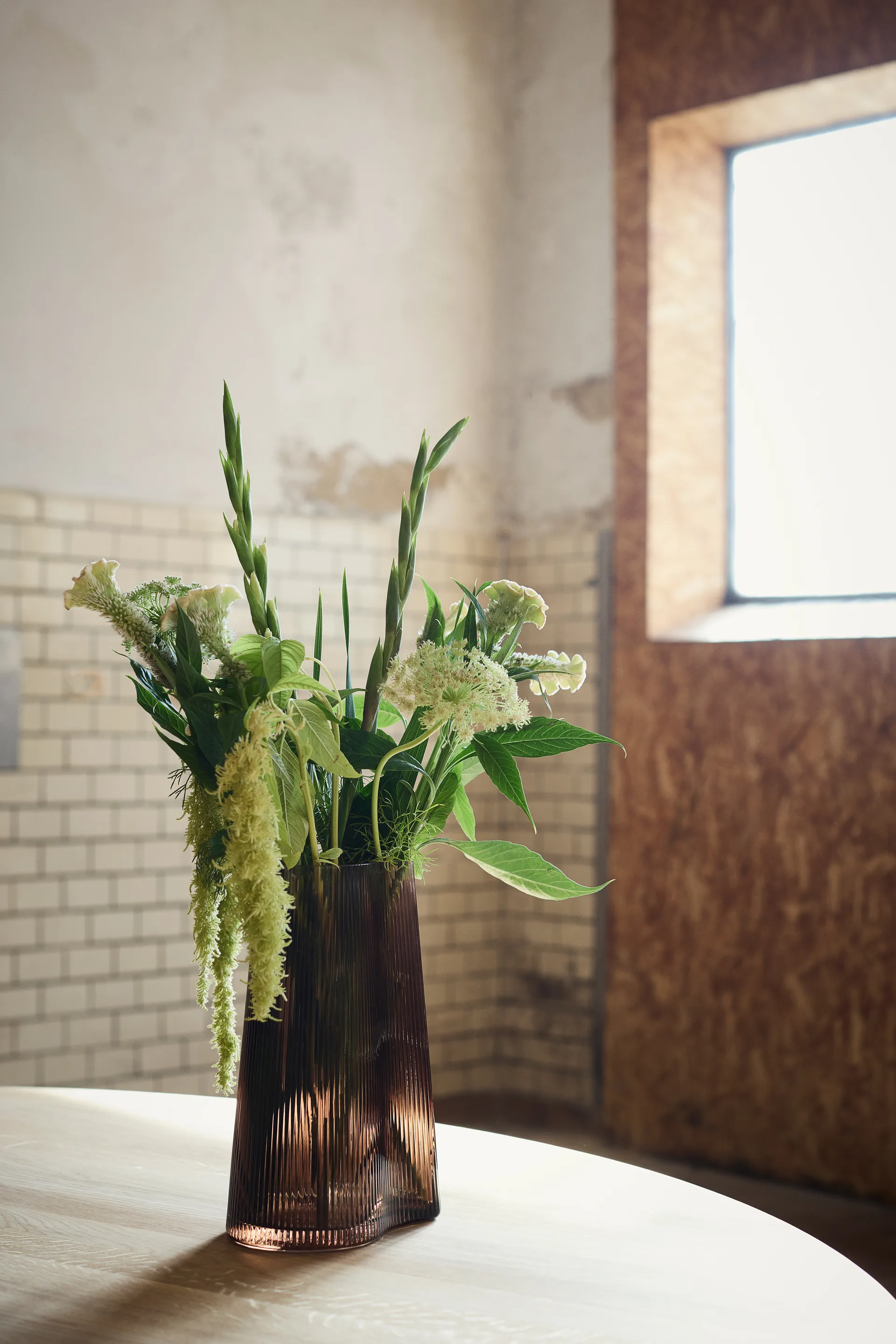 Vase Ripe, Smoked brown, 26 cm MUUBS