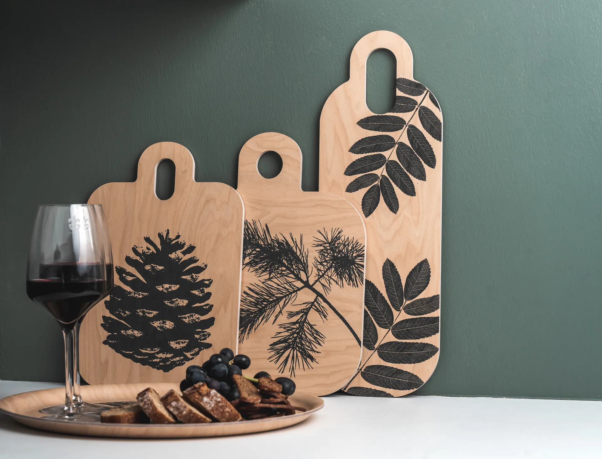 Plateau Nordic Chop & Serve 21x31 cm, The Pine Cone-The Birch Leaf Muurla
