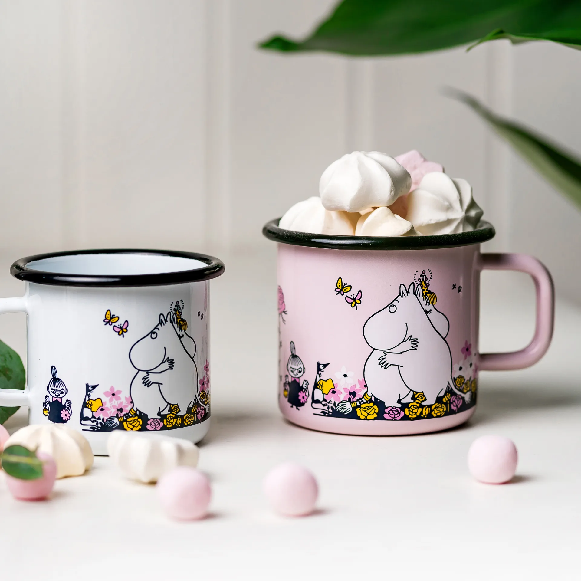 Tasse émail Moomin câlin 37 cl, Rose Muurla